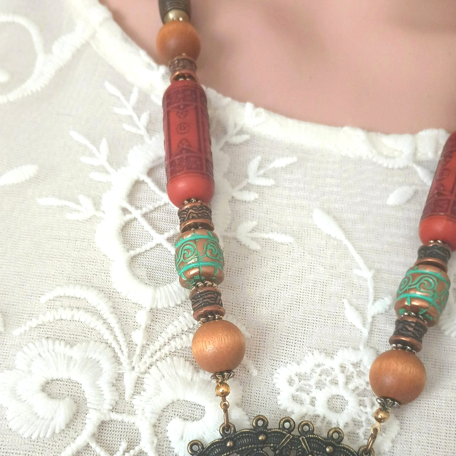 Lady Remington Vintage Necklace 26” Boho Carved Resin & Metal Jewelry