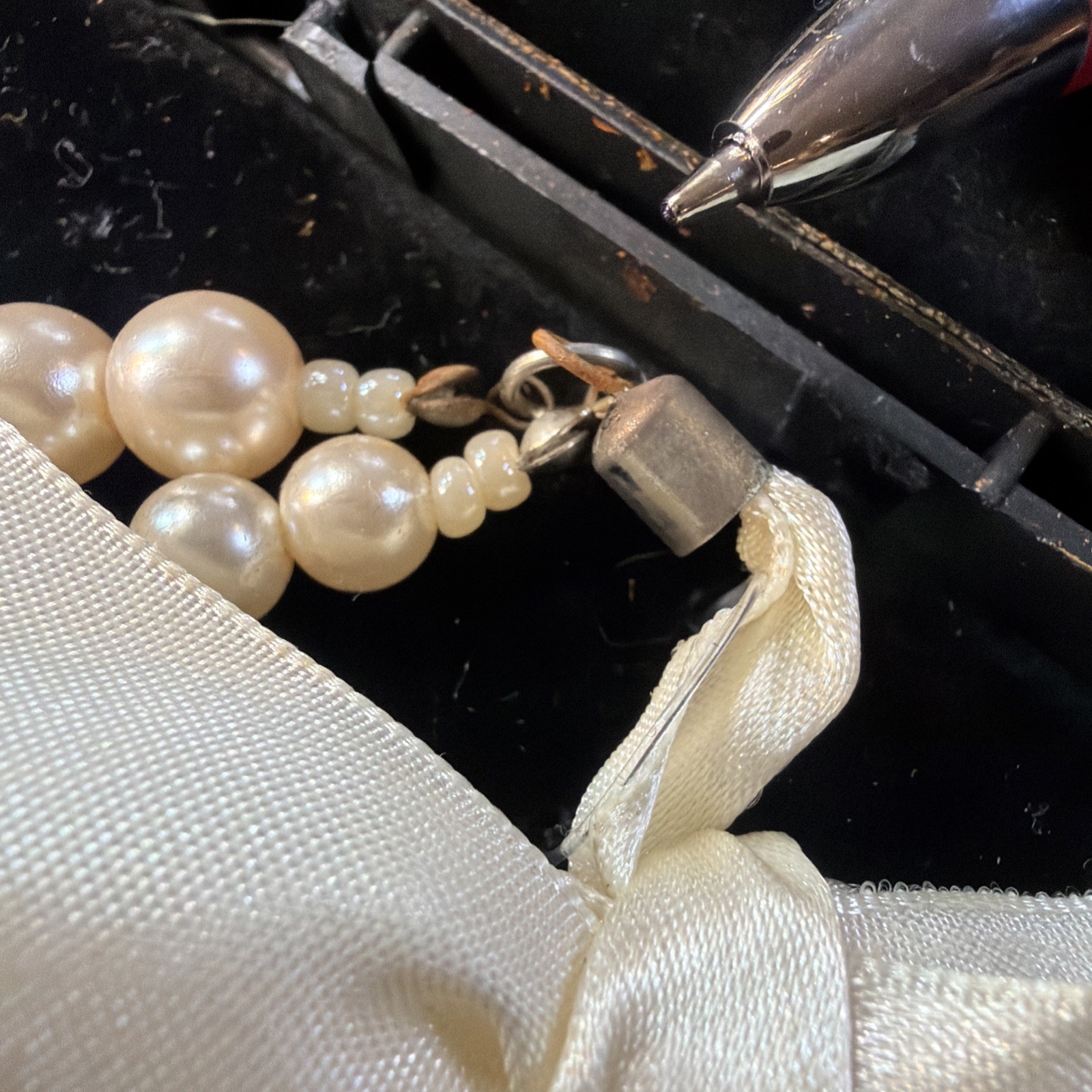 Women’s Imitation Faux Pearl Rhinestone Necklace Ribbon Brooch White Vtg *Read*
