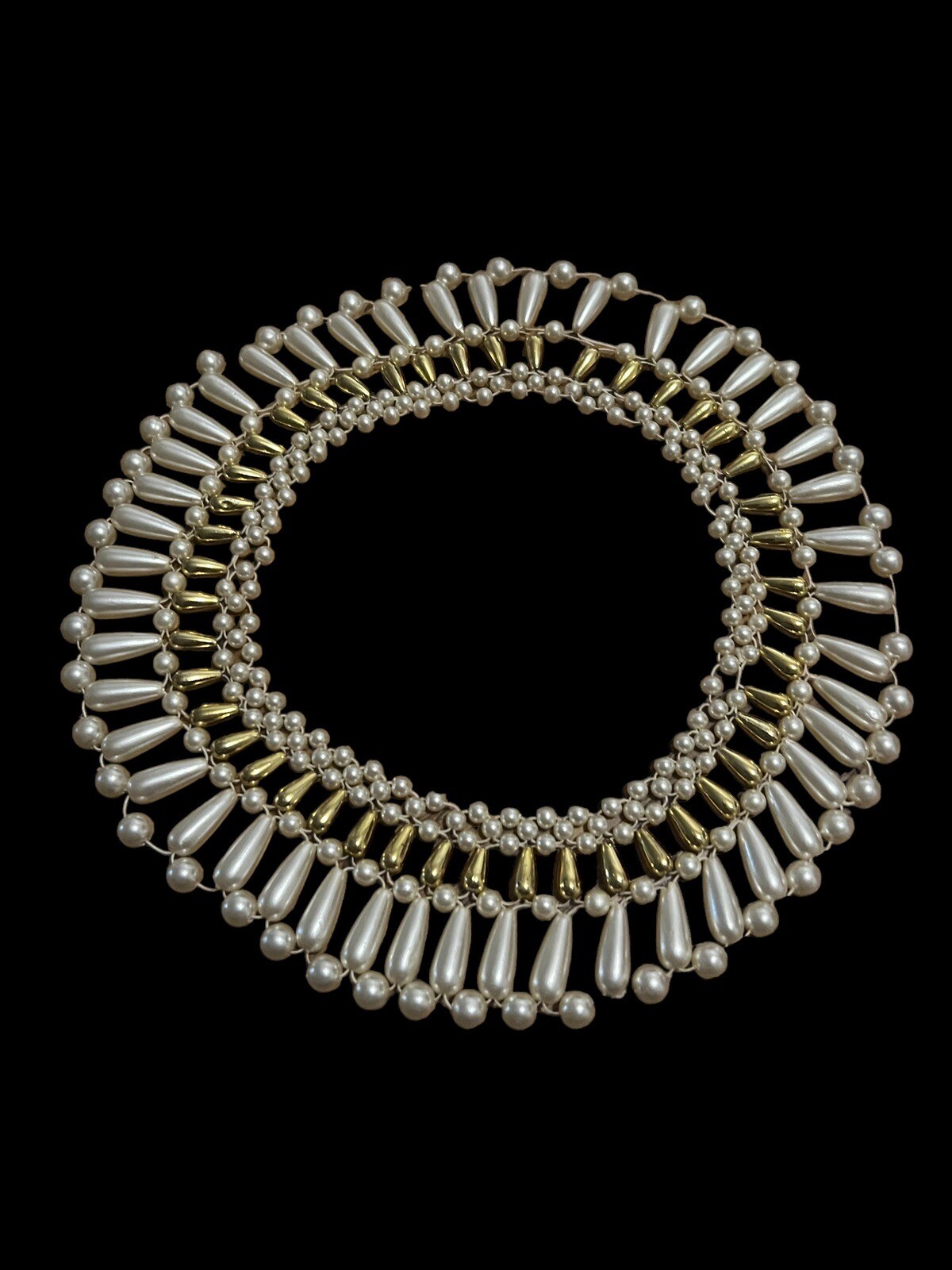 White And gold stretch collar necklace faux pearl sweater topper 1960 Era ￼