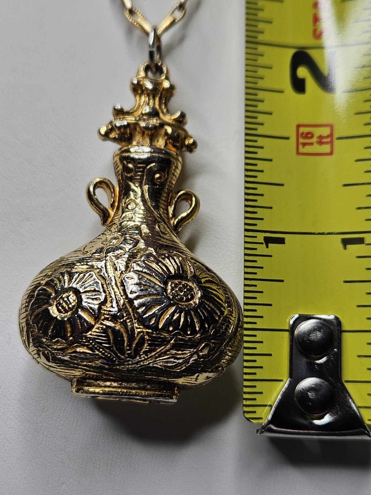 Vintage Brass Goldtone Ornate Flowers Vase Pendant Necklace with Chain 29″ GUC