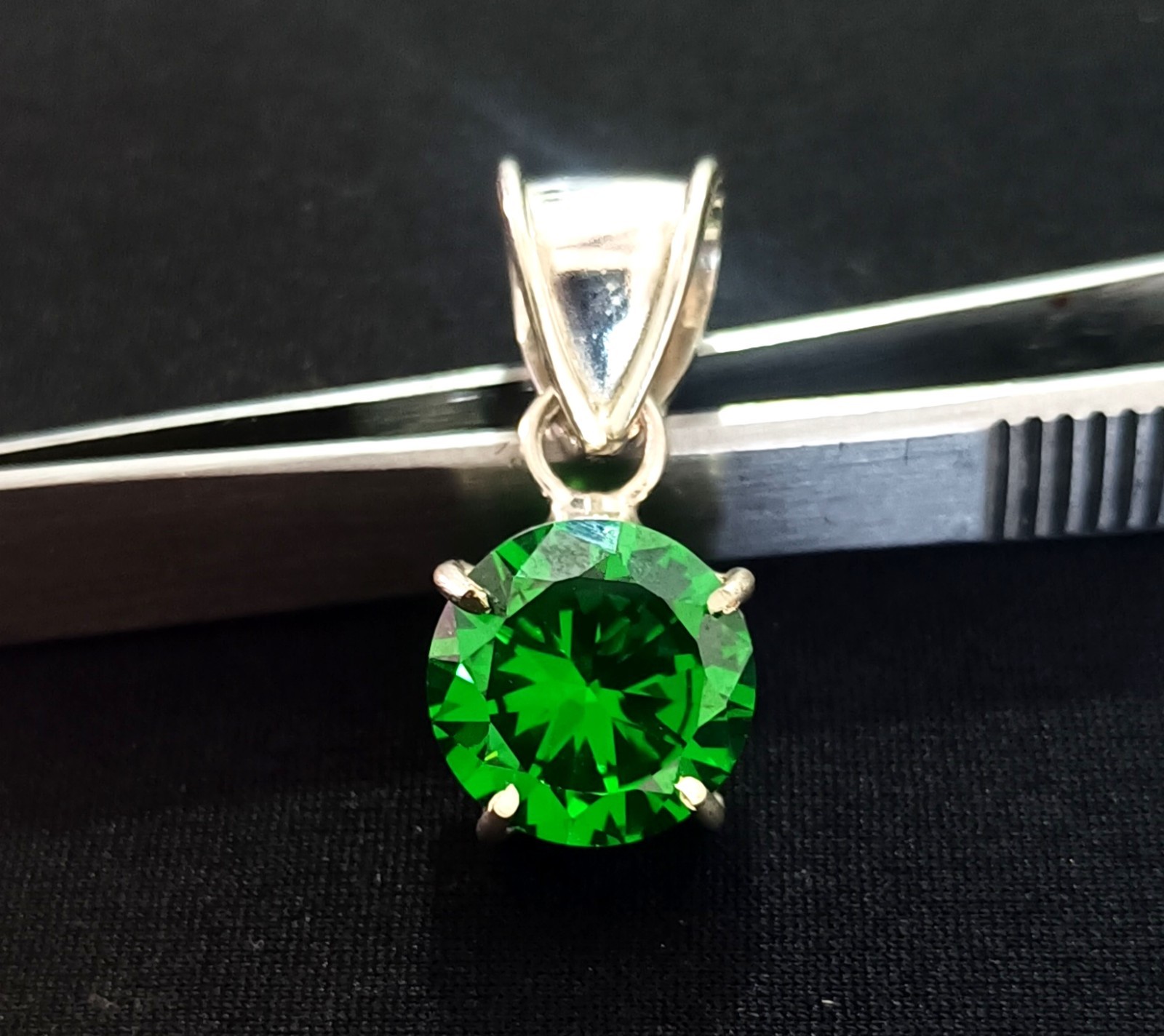 Round Tsavorite Jewelry 22 Ct Green Garnet Sterling Silver Pendant With Chain