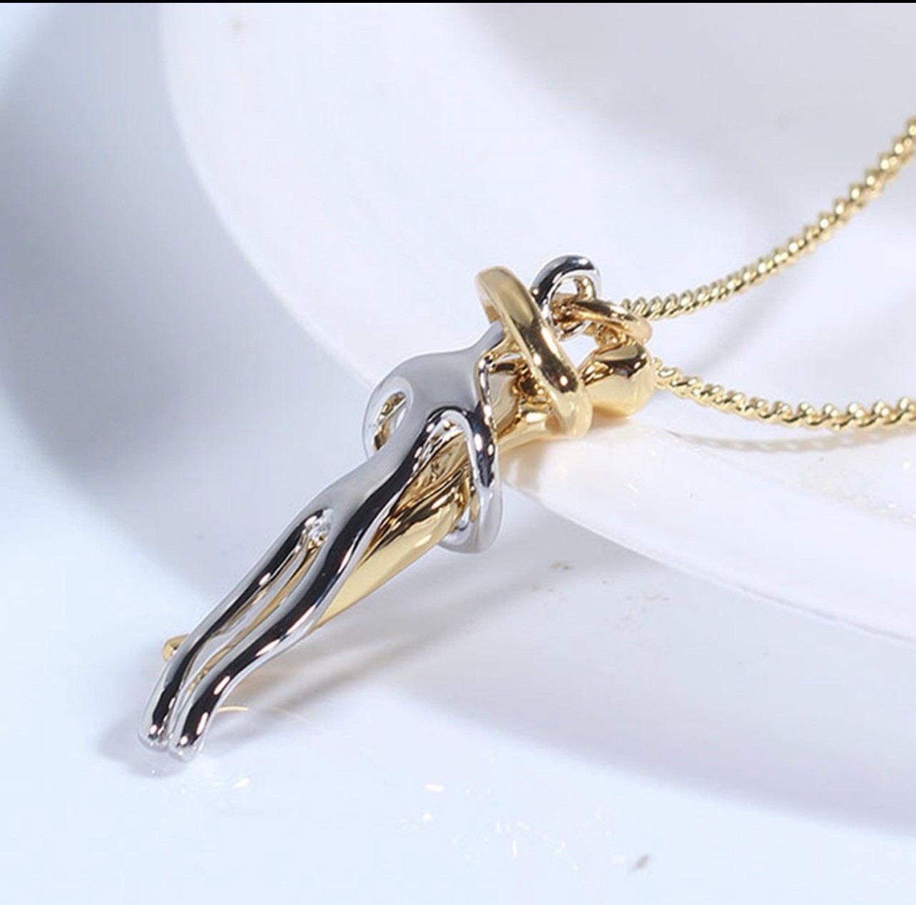 Hugging Couple Love Pendant Necklace Ball/Bead Chain Multicolor Metal No Stone