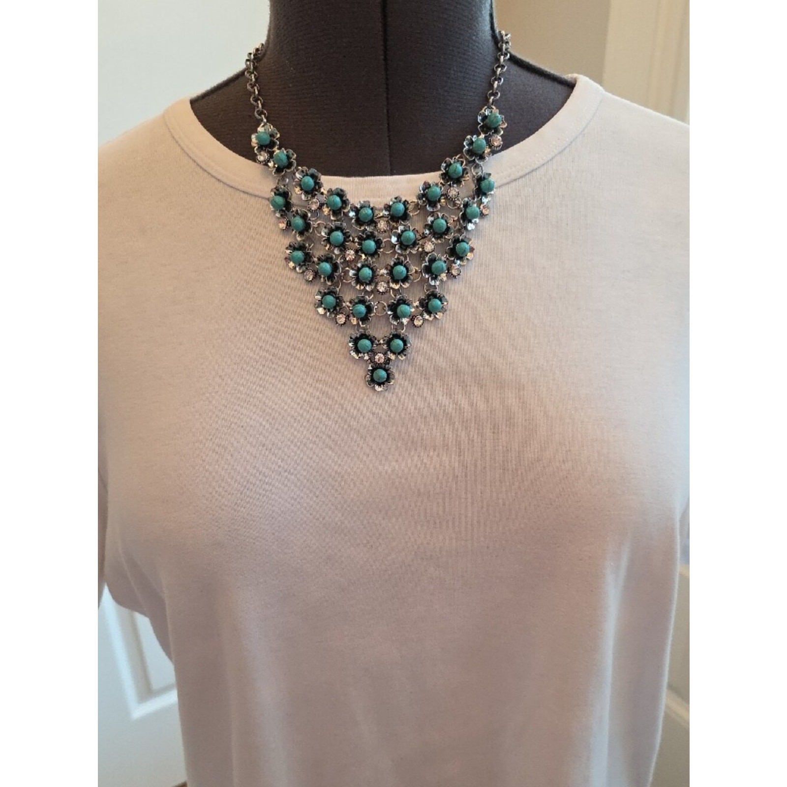 NWT Faux Turquoise Floral Cluster Bib Boho Southwestern Statement Necklace