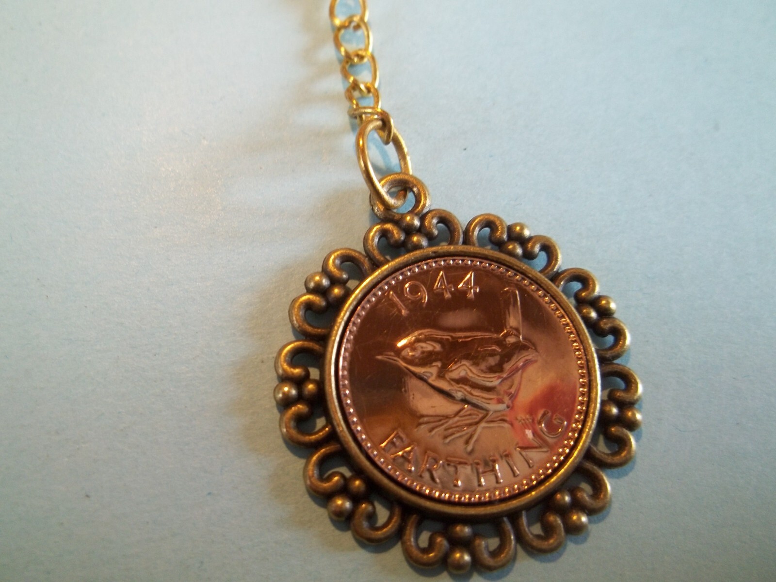 FARTHING COIN – WREN LIMITED EDITION BRONZE CASED PENDANT/CHARM – 1938 to 1955