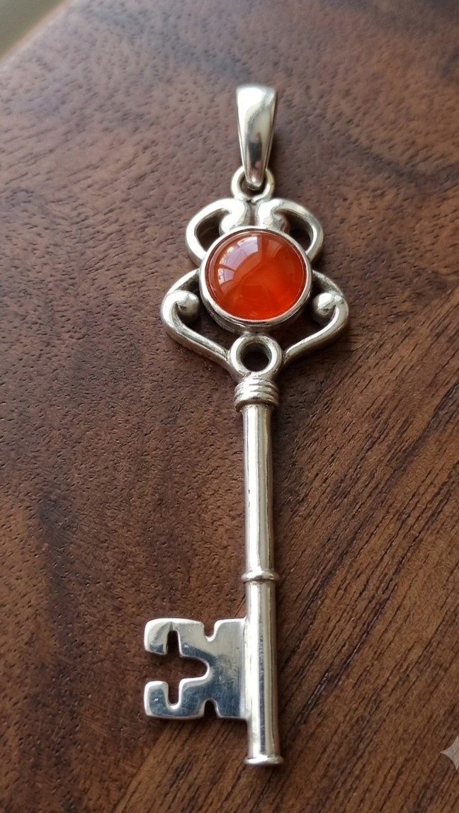 Natural Coroline Unique Made Key Brass Pendent Designe Comes With Chain