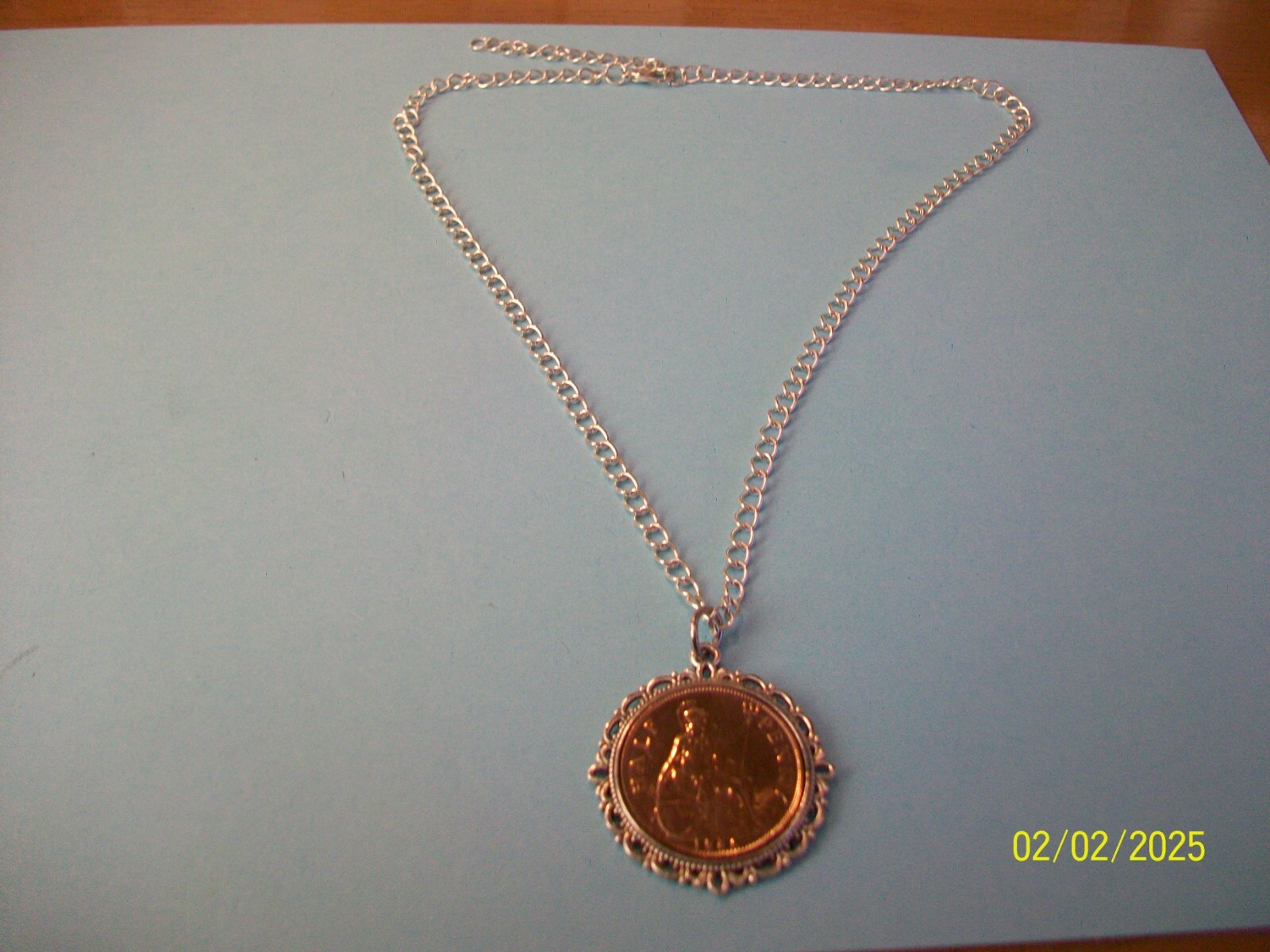 BRITANNIA HALF PENNY – LIMITED EDITION SILVER CASED CURB NECKLACE – 1917 to 1936