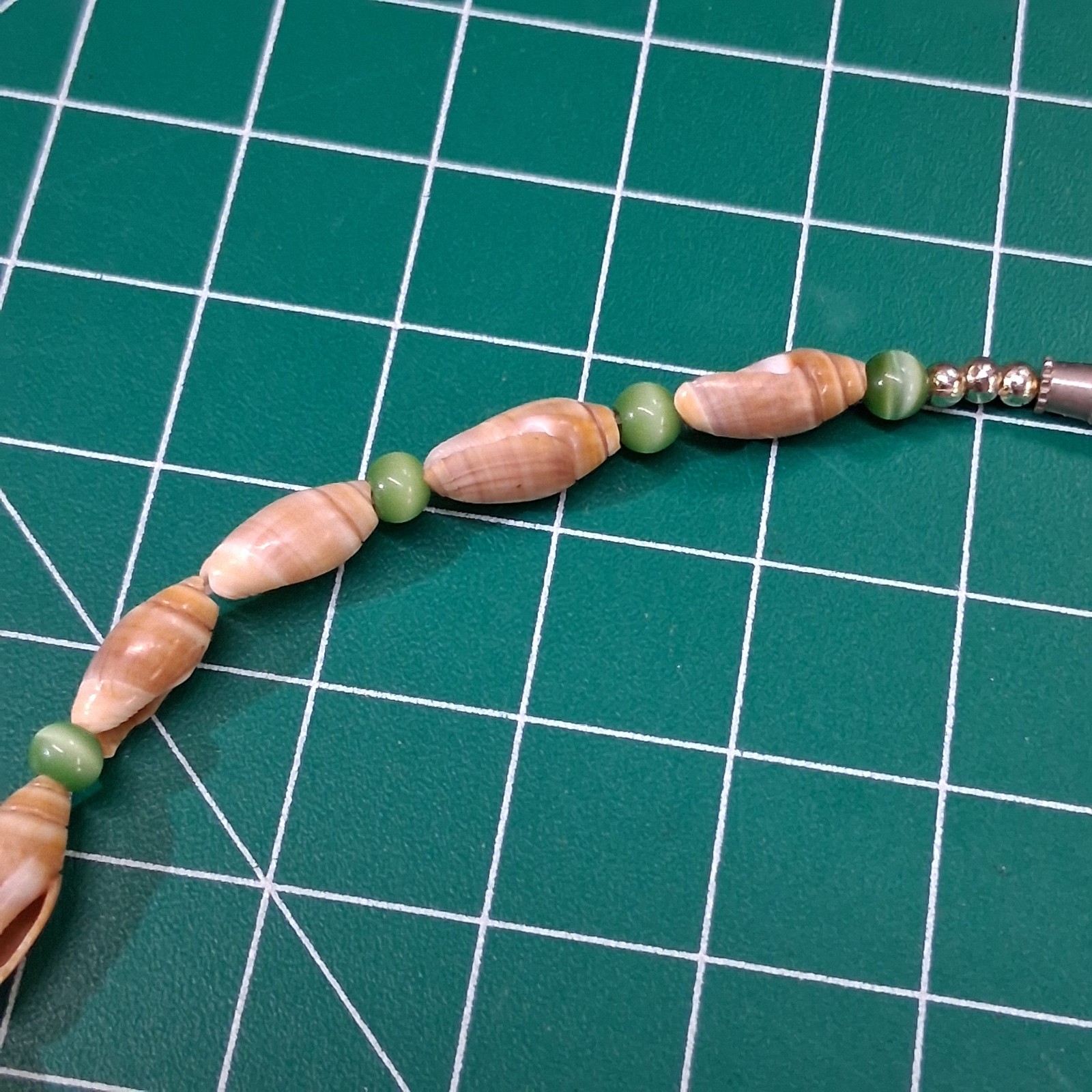 Vintage Tan Conch Sea Shell Green Glass Cats Eye Bead 16” Necklace