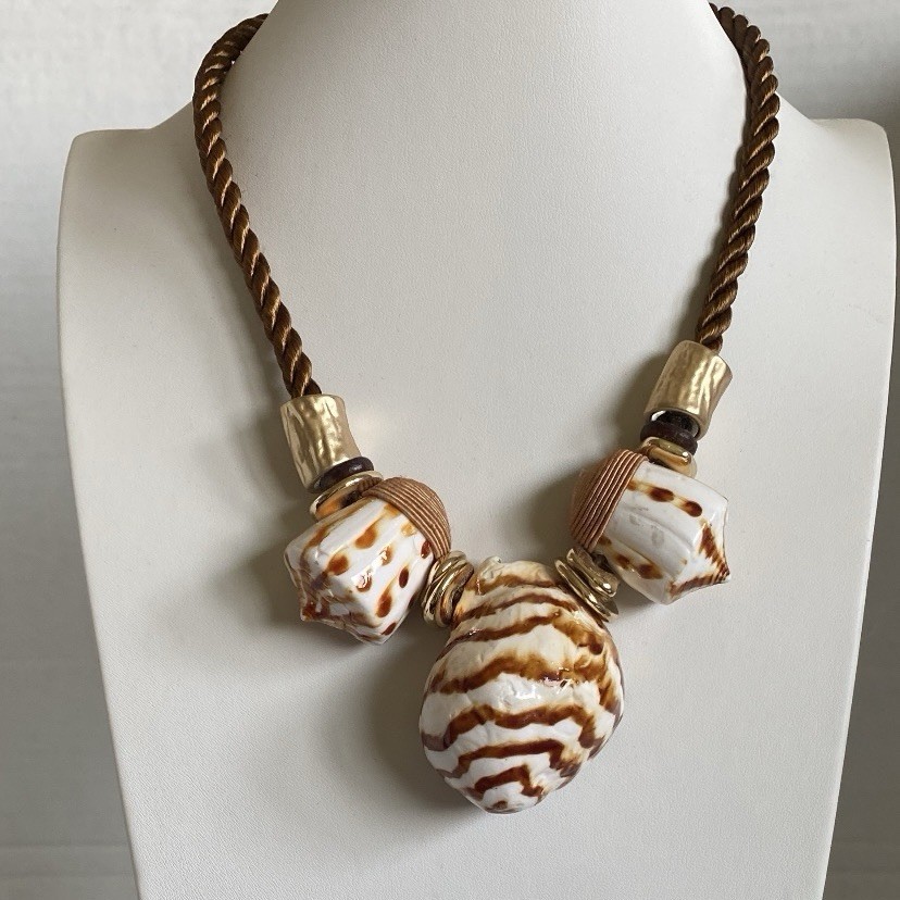 Large Shell Necklace Piper K 17-20” Gold Tone White & Carmel Color