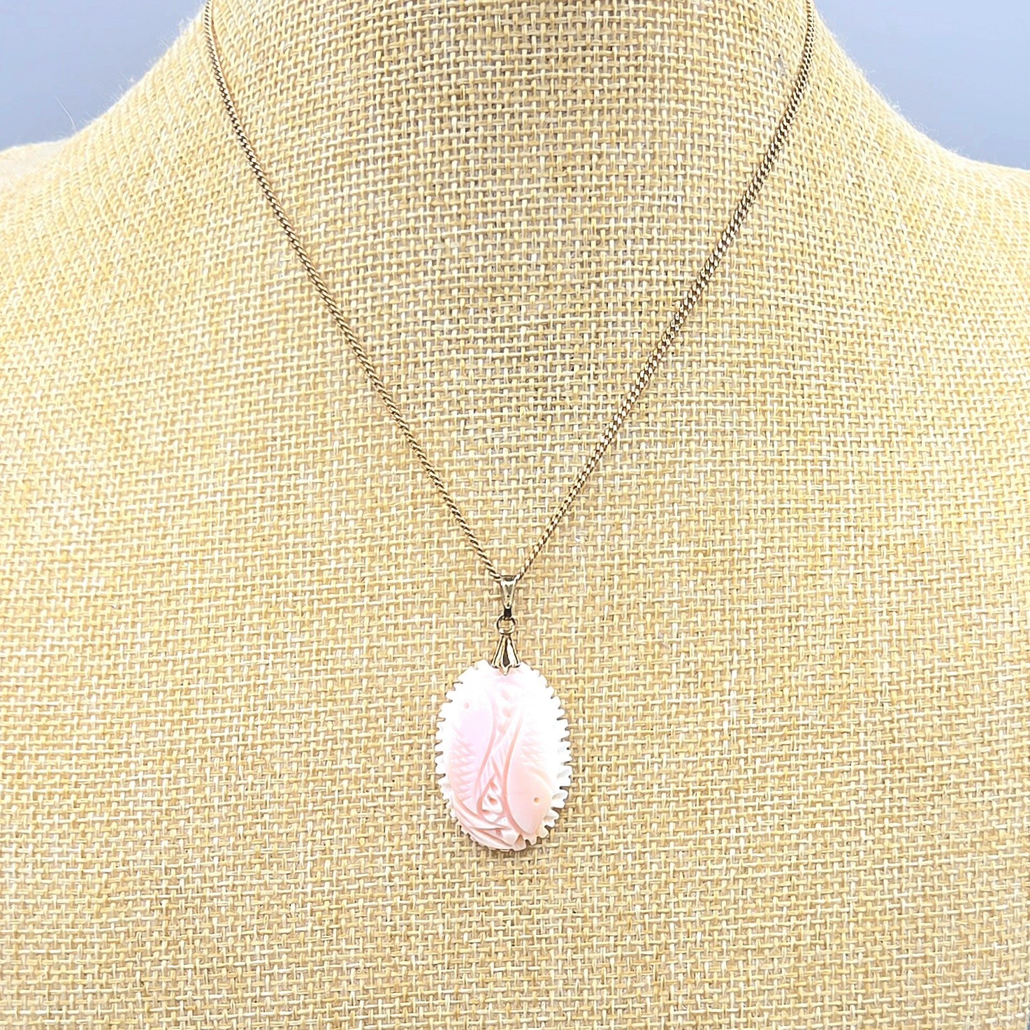 Vintage Carved Pink Conch Shell Pisces Fish Pendant 14k GF Chain Necklace 16″