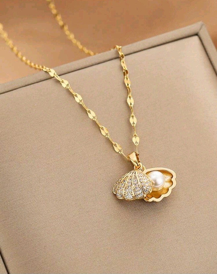 Gold-Plated Alloy Necklace Faux Pearl White/Colorless CZ Seashell