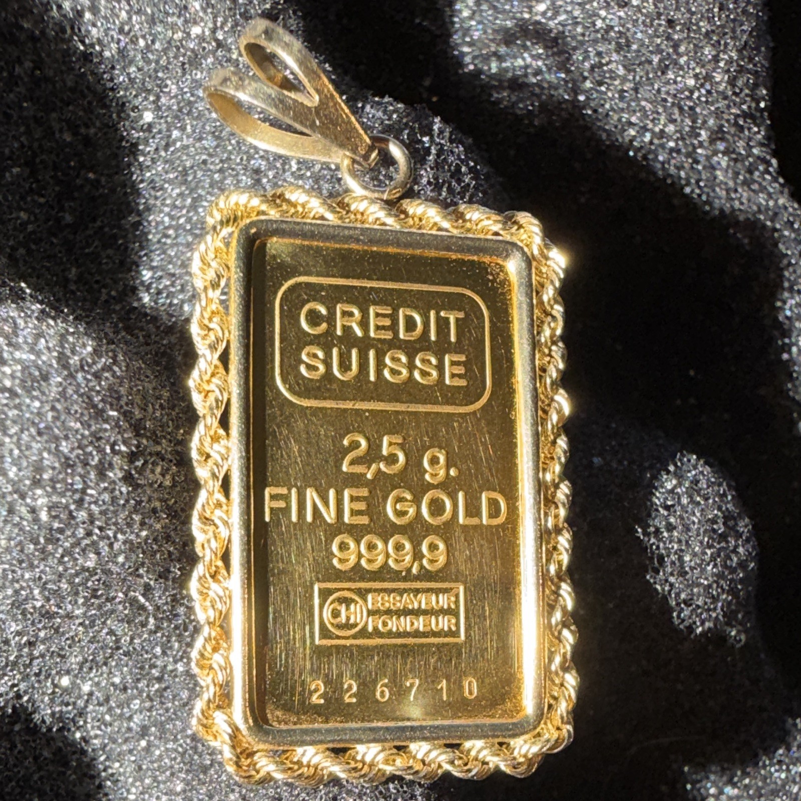 Credit Suisse 2.5g .9999 Fine Gold Bar & 14K Gold Bezel Pendant 3.71g