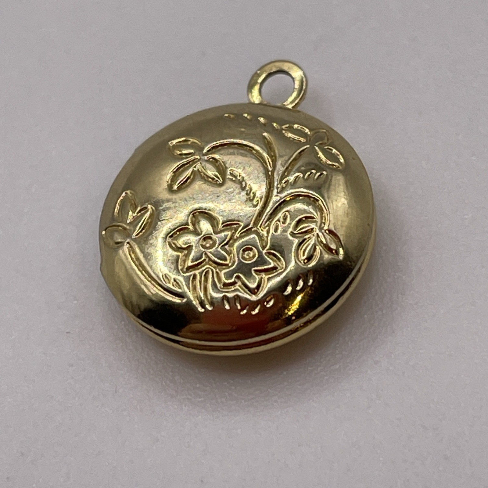 Small Photo Lockett Gold Tone Necklace Pendant , Estate Jewelry, Beauty!