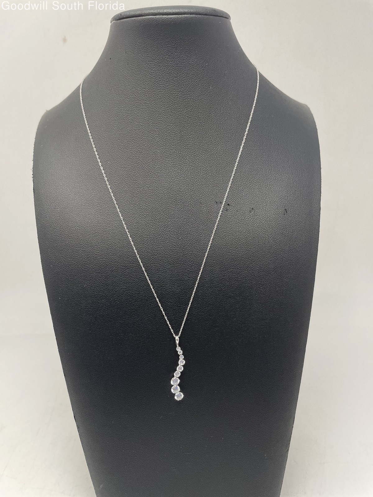 White Gold 14K Chain-Pendant (Stamped 14K. Tested 13.94KT, 13.47KT NSK) 1.3gr