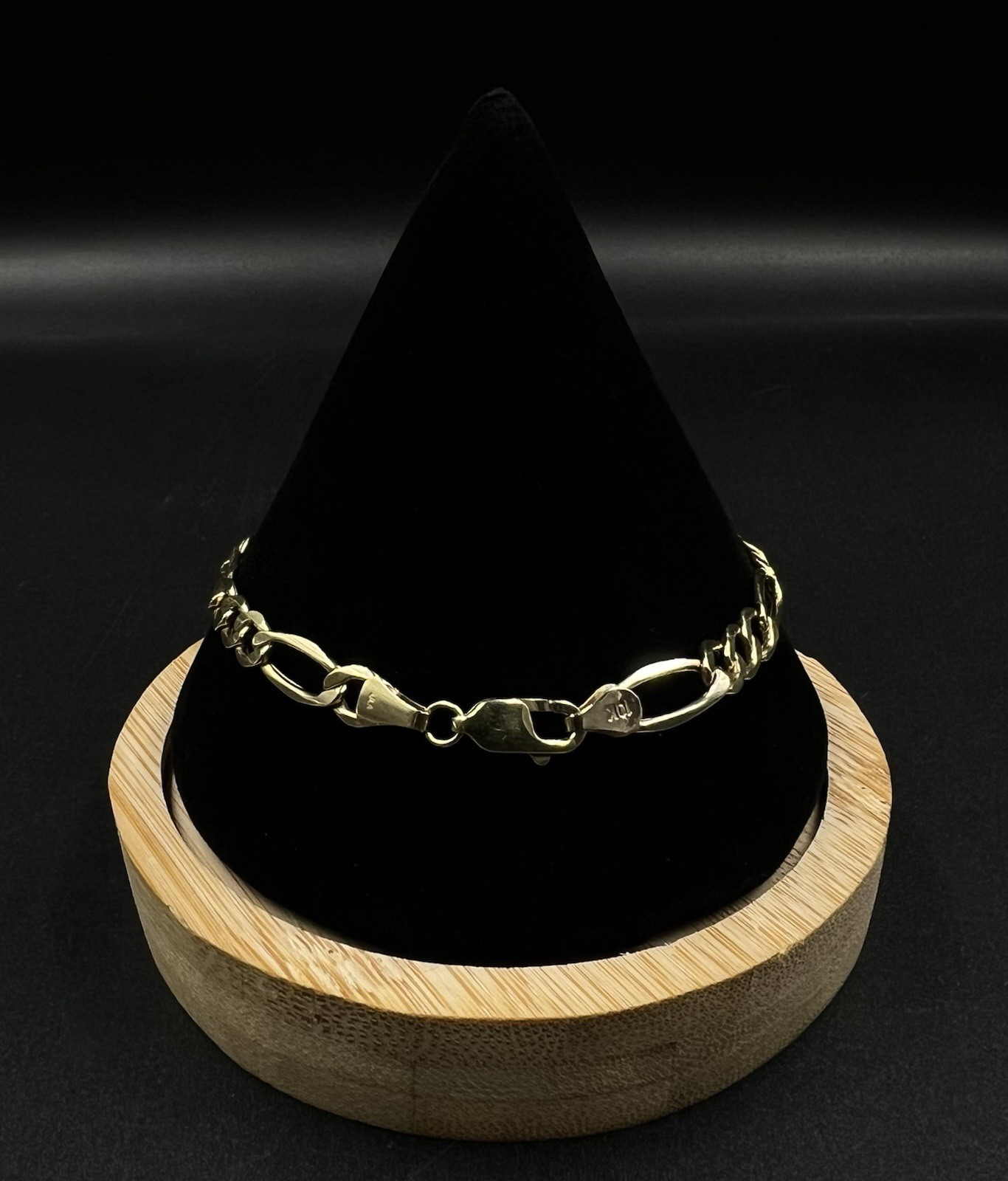 8” 10K Hollow Yellow Gold Diamond Cut Figaro Bracelet | 4.86g | 6.4mm | Lobster