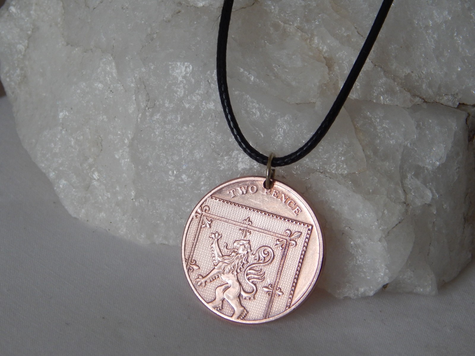 2014 Britain 2 Pence Coin Pendant Necklace Lion #523