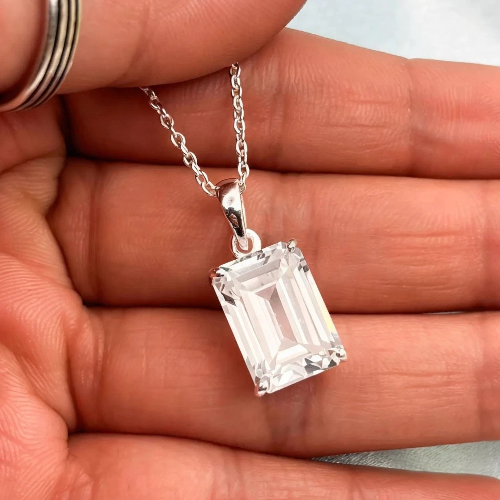 Gorgeous White Zircon Inlaid Pendant Necklace Neck Chain Jewelry Accessory