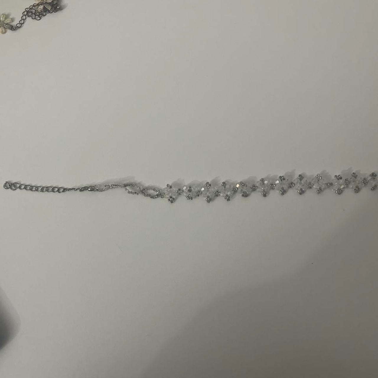 Pack of chocker necklaces: -white daisy flowers (cloth chocker) -clear beaded