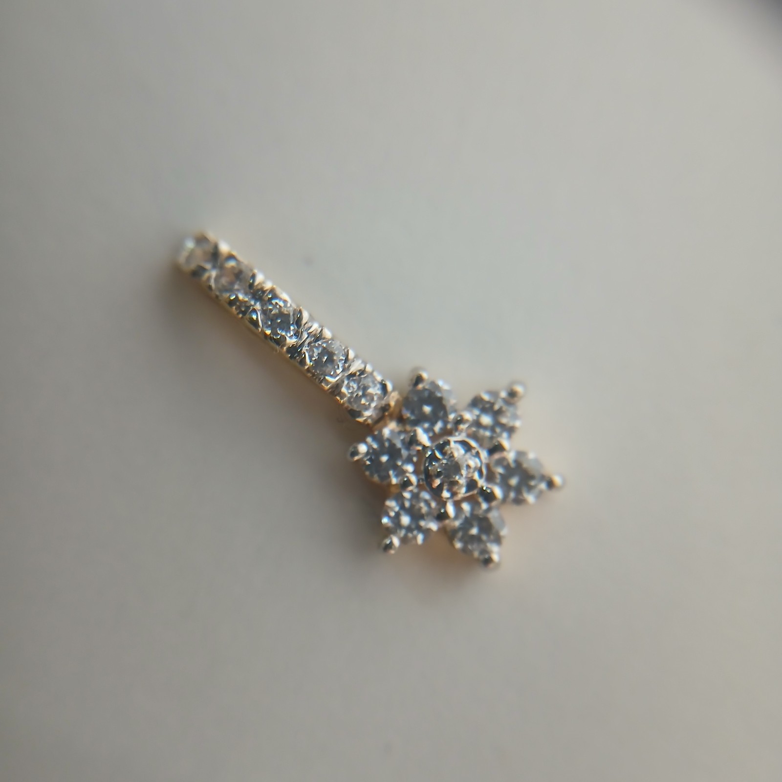 14k Gold And Cubic Zirconia Vintage Chain Floral Star Pendant