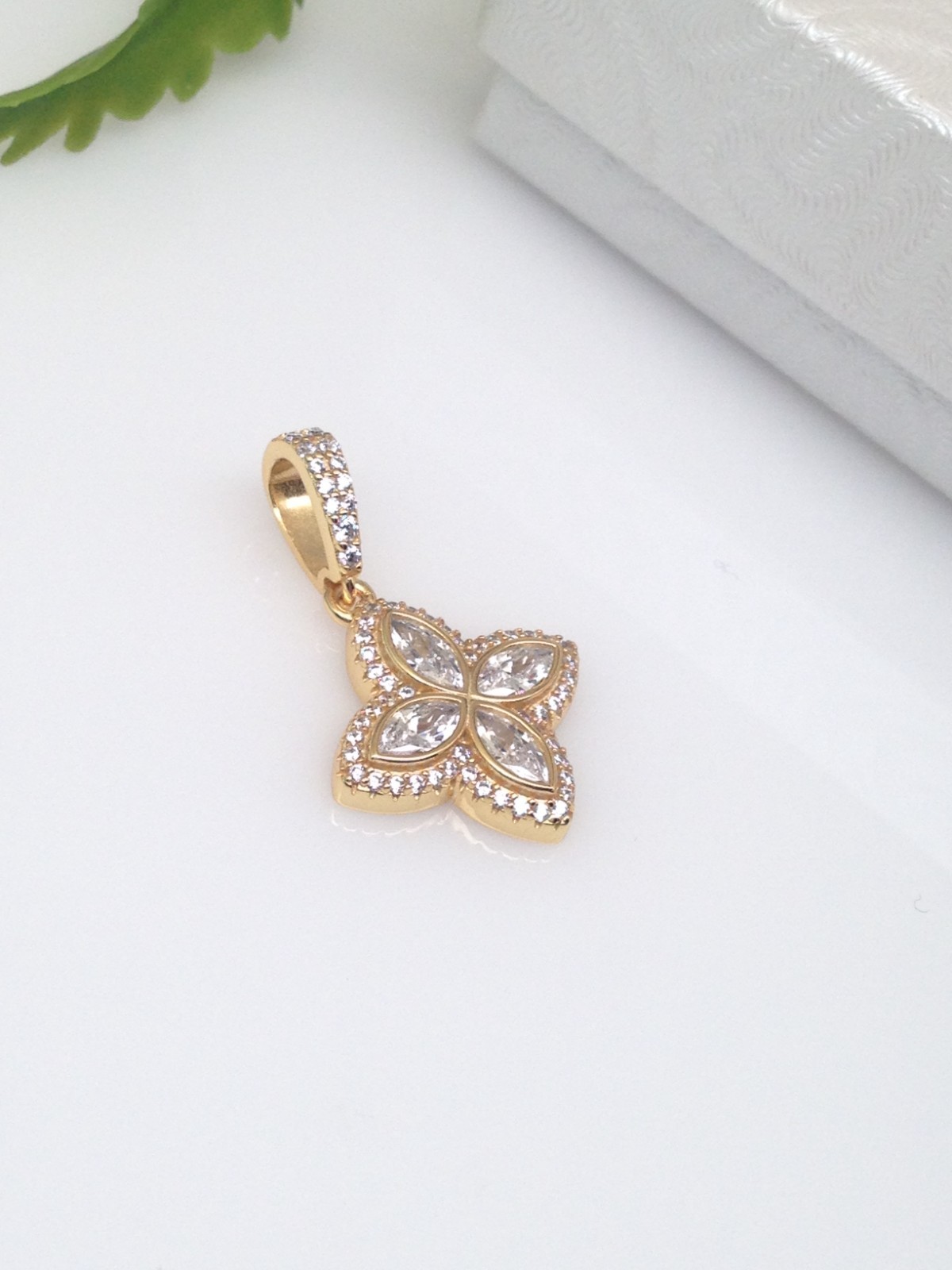 925 Sterling Silver CZ Gold Four Leaf Clover Flower Pendant Women 17mm0.67″/28mm