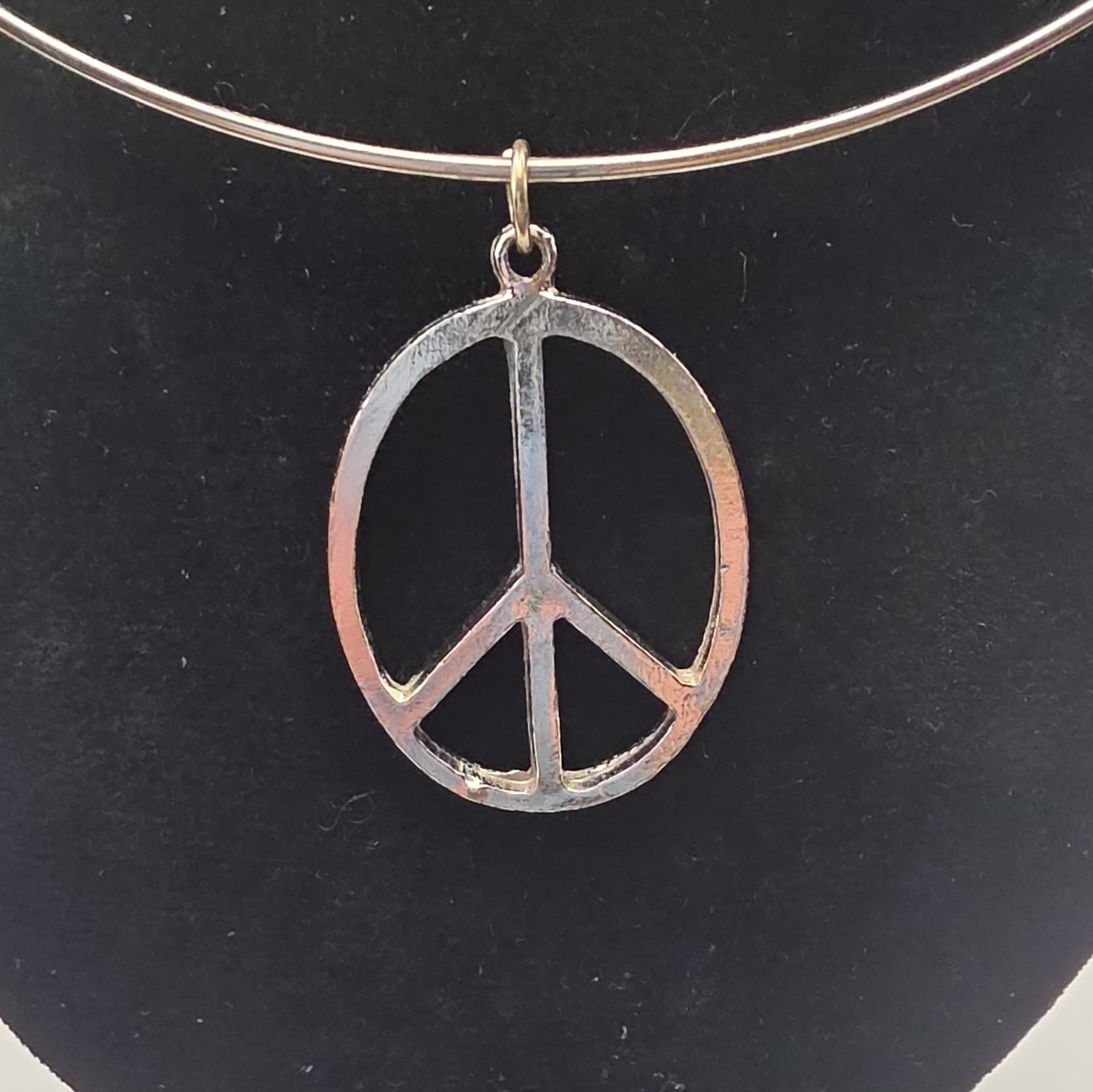 Necklace Peace Symbol Round Pendant Choker Necklace Hook Closure