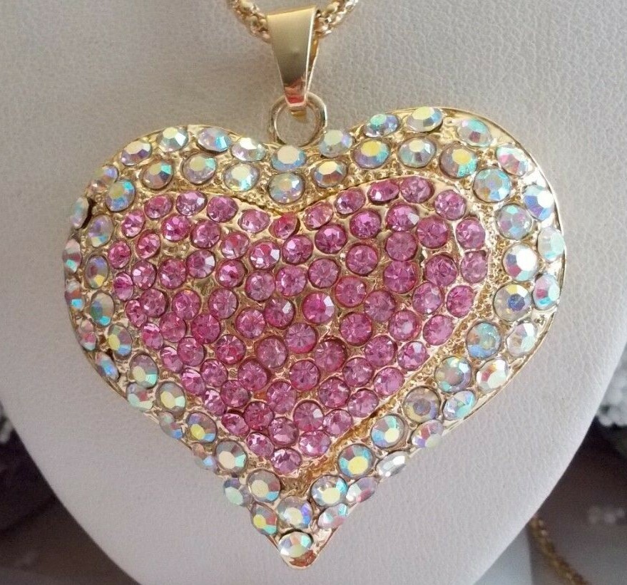 BETSEY JOHNSON SPARKLING CRYSTAL PINK CENTER HEART PENDANT NECKLACE