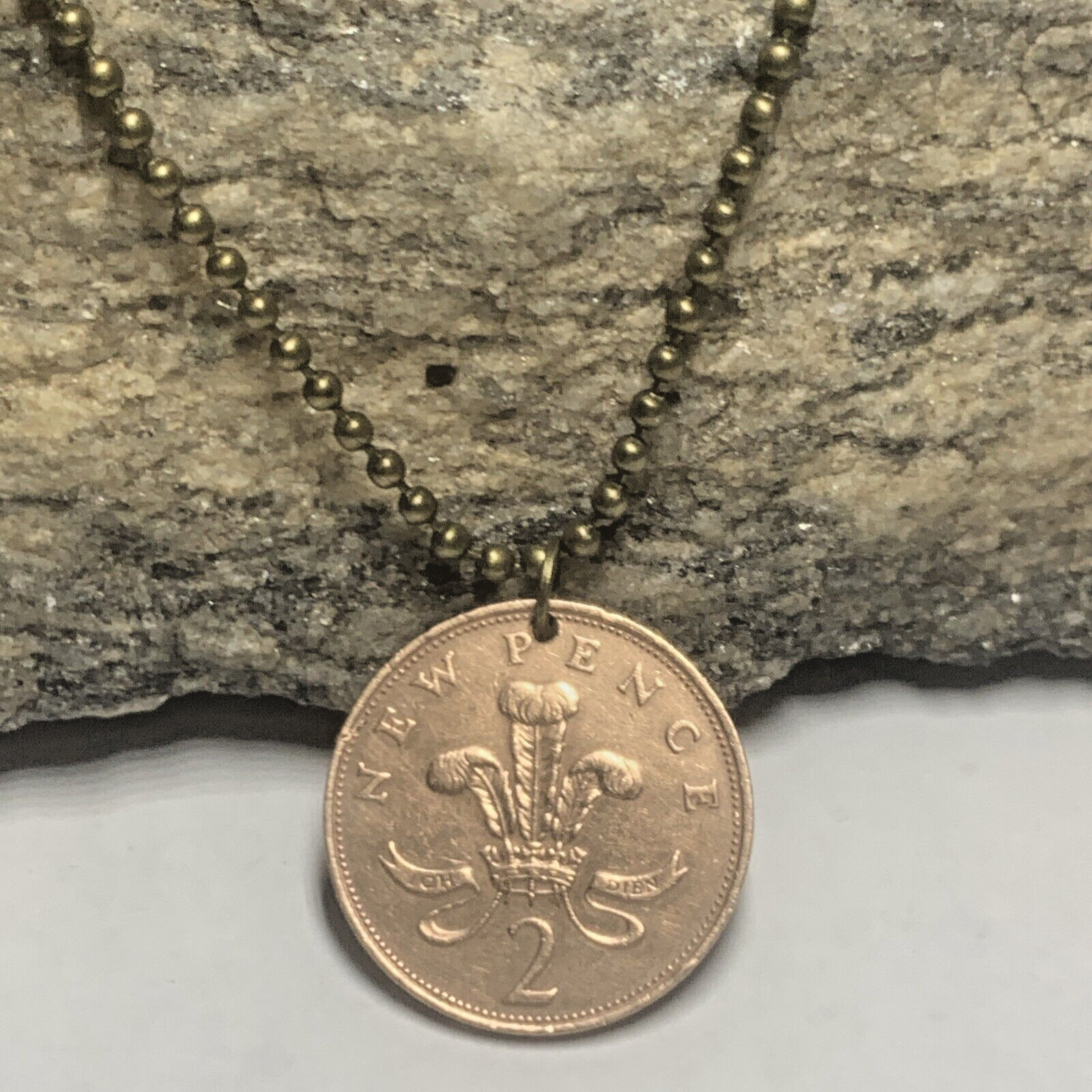 1971 UK 2 Pence Coin Pendant Necklace Wales plume Welsh ostrich. A1. Unisex