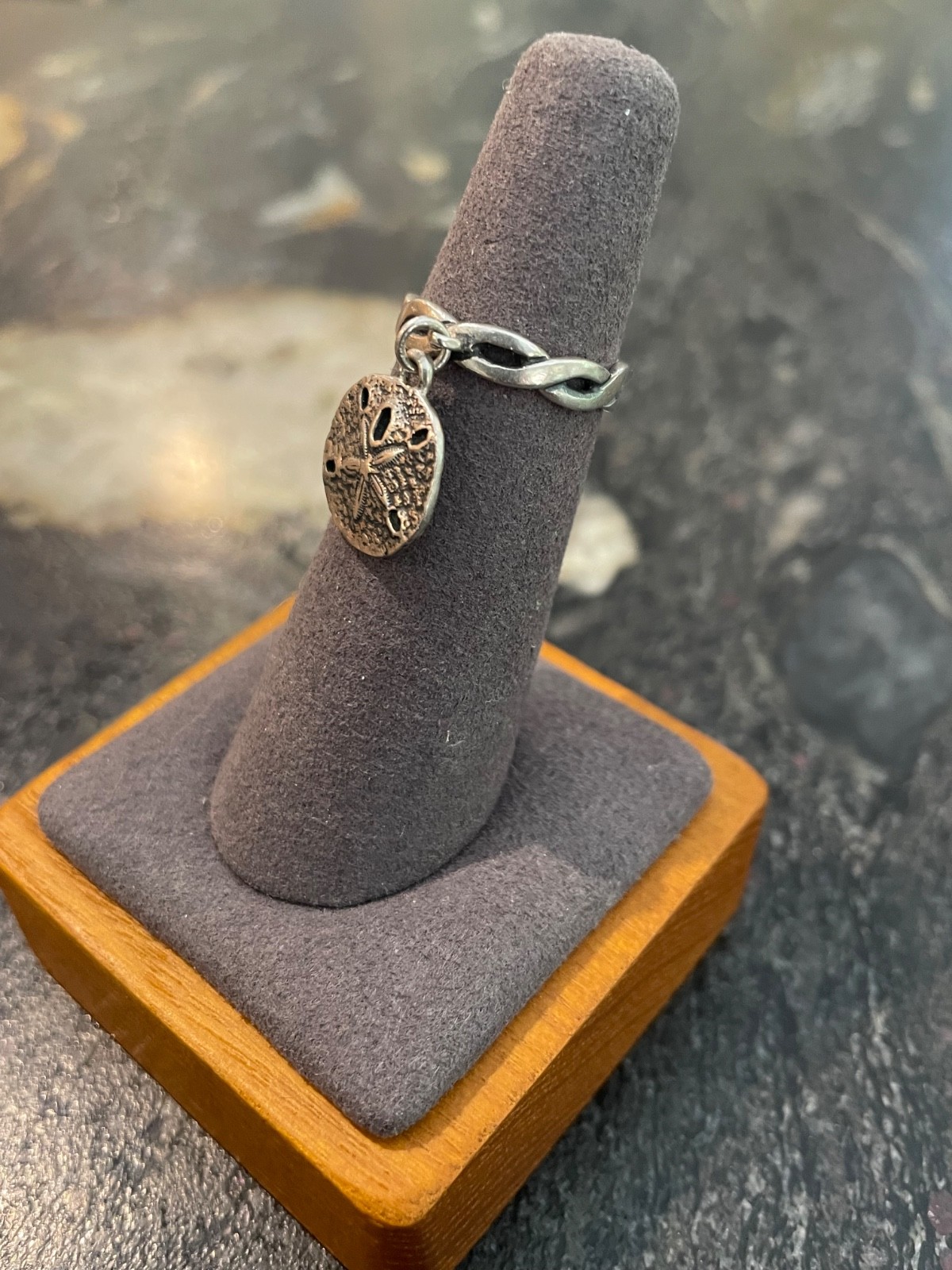 James Avery Retired Sterling Twisted Band Sand Dollar Dangle Ring Size 4.5