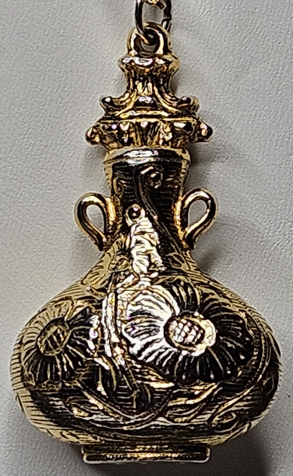 Vintage Brass Goldtone Ornate Flowers Vase Pendant Necklace with Chain 29″ GUC