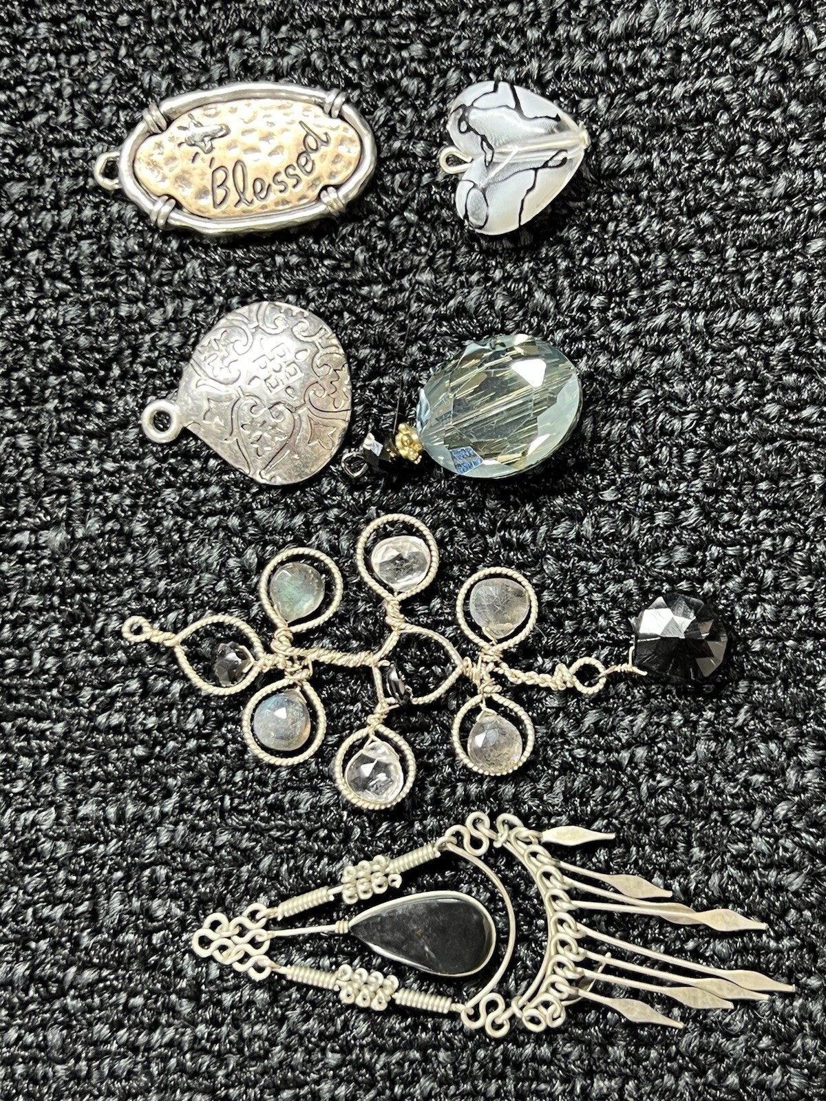 Fashion & Beaty Women’s 6 Pendants Small Multicolor Style Shape Color Varies