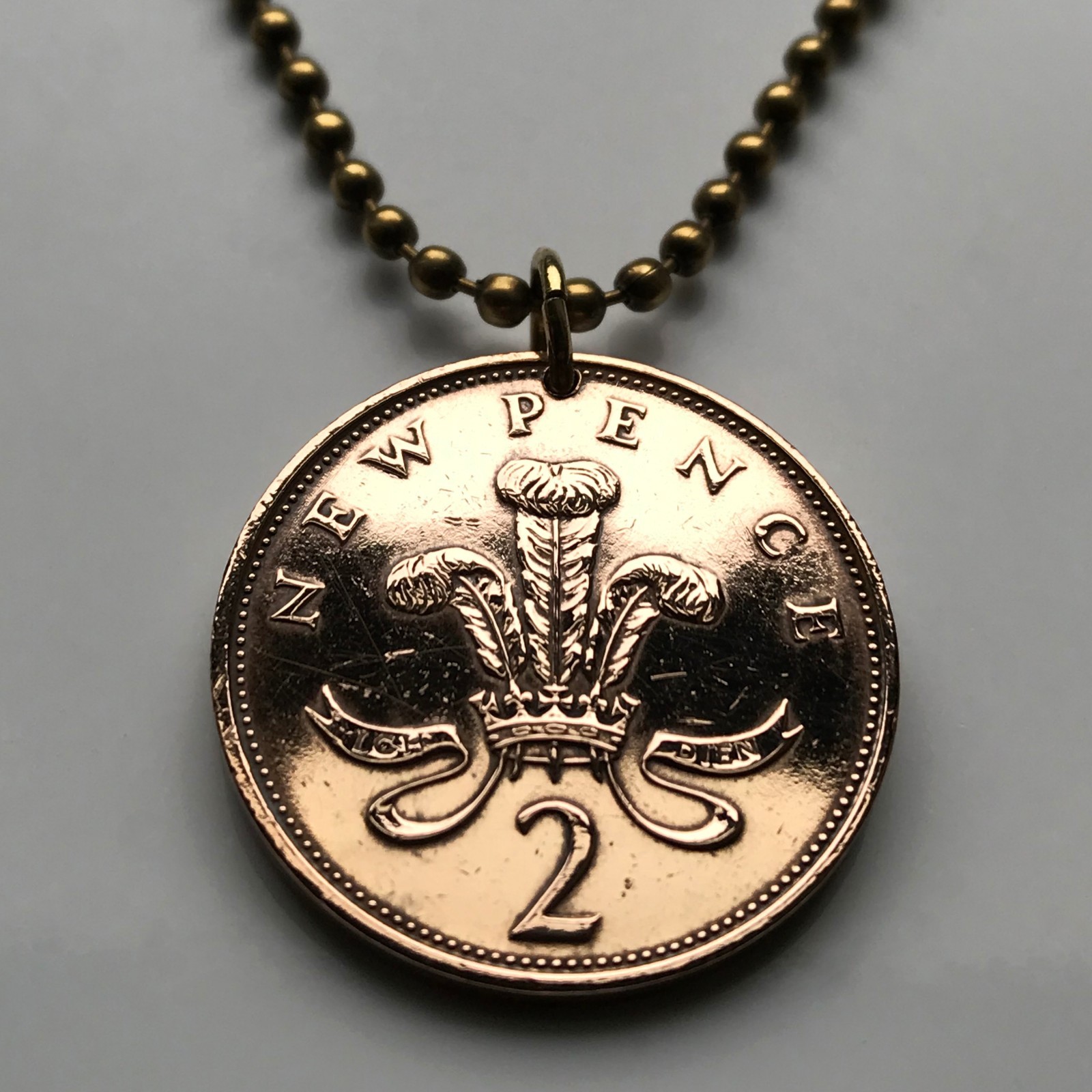 UK 2 Pence coin pendant Prince of Wales plume Welsh ostrich Cardiff Brit n000236