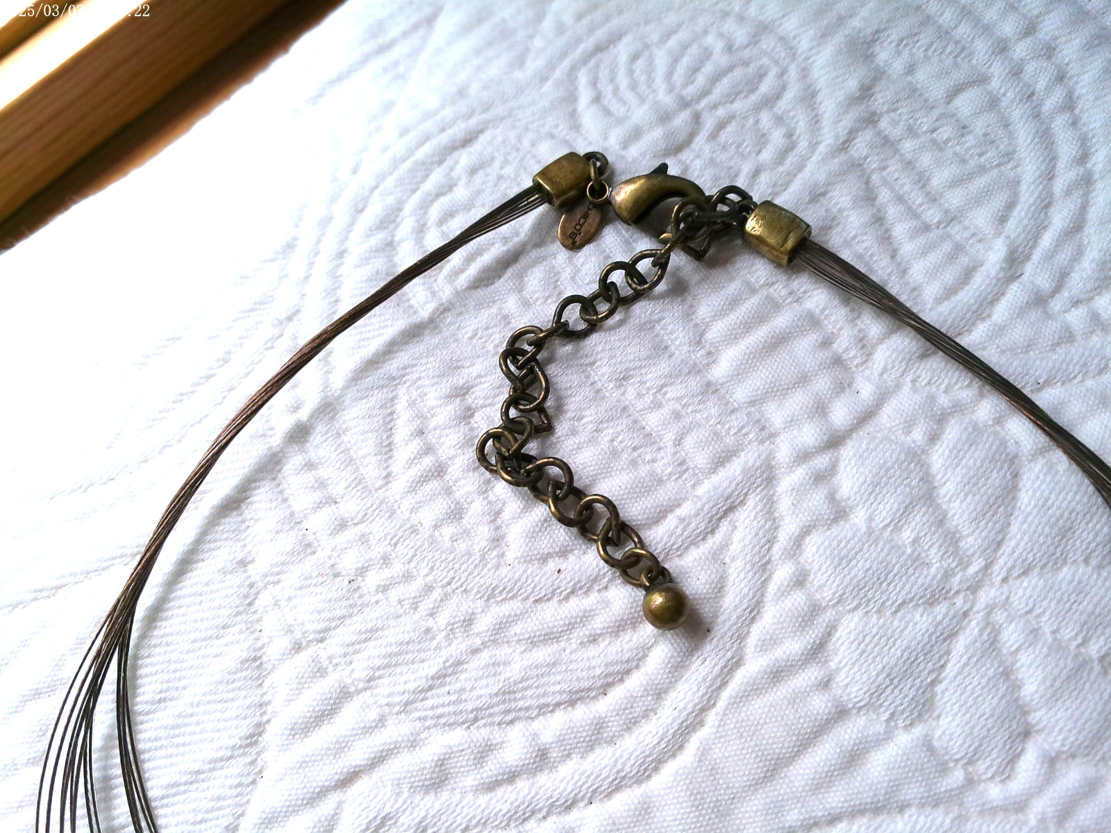 CHICO’S VTG LACQUERED GOLD BLACK IN ORNATE METAL DISK 12 WIRE STRAND 16″/20″ #3