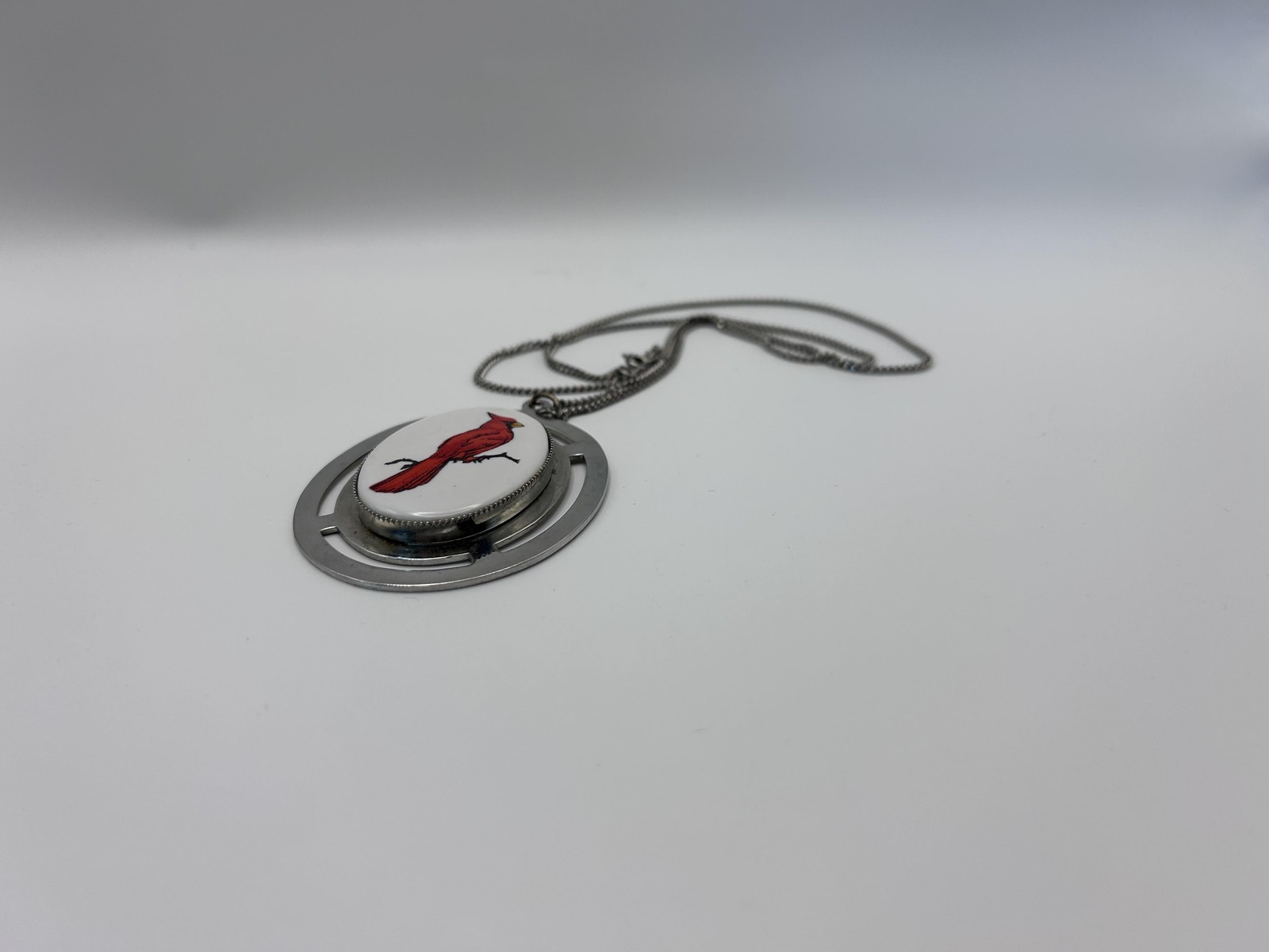 Necklace Silver Tone Oval Cardinal Bird Pendant Statement Chain 30 Inch Nature