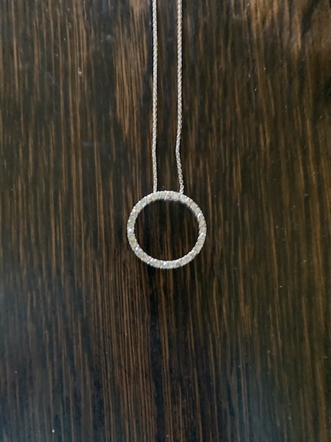 Gold tone CIRCLE OF LIFE Pendant Necklace 24 Stone Fine Chain 7.5 in. Statement