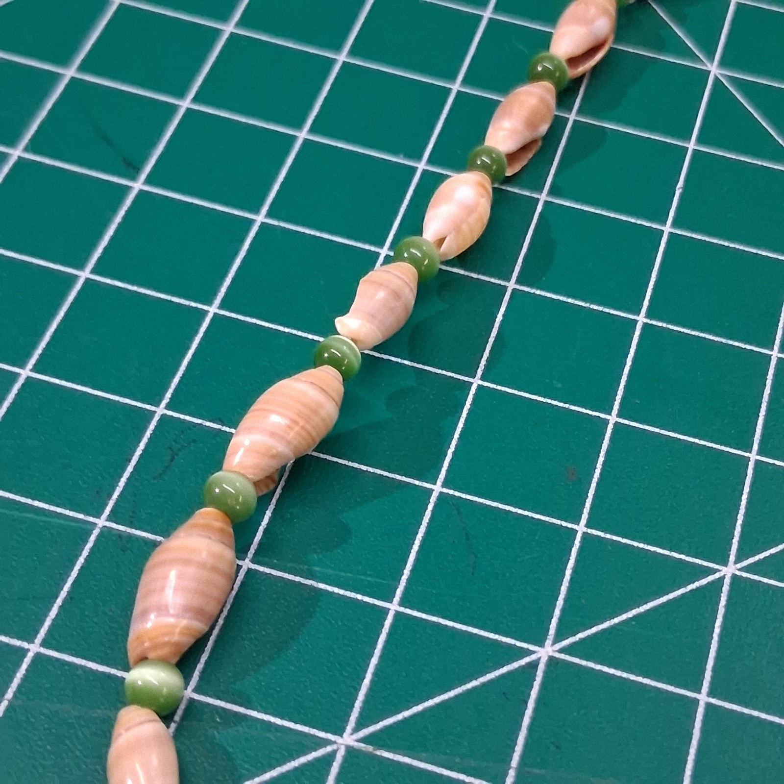 Vintage Tan Conch Sea Shell Green Glass Cats Eye Bead 16” Necklace