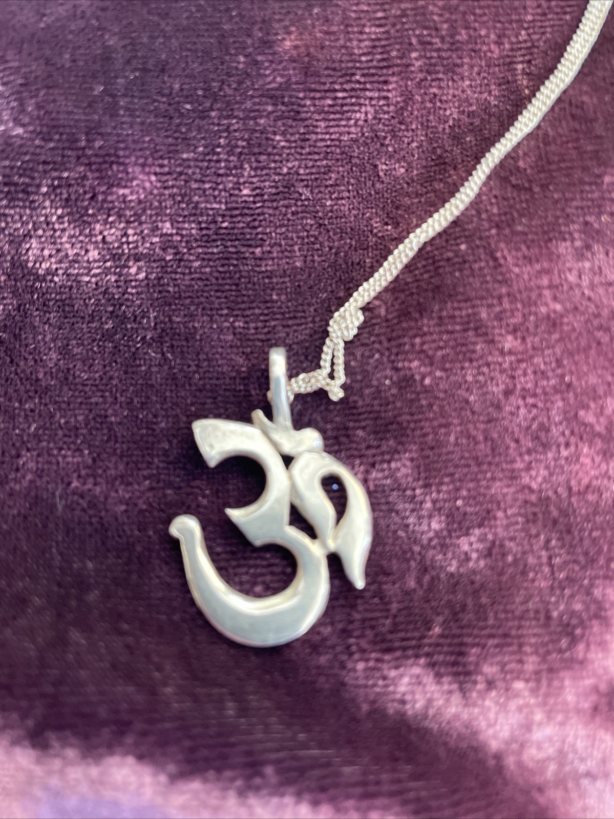 Sterling Silver Om Symbol Pendant Necklace – 46cm Chain – Yoga / Spiritual / Hin