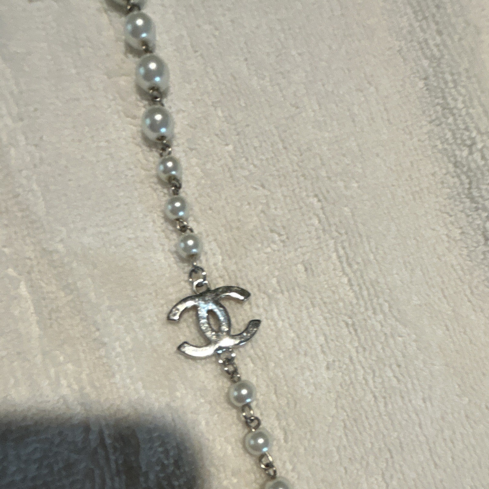 White Round Simulated Pearl Beaded Necklace Silver Plated Charm Toggle Clasp