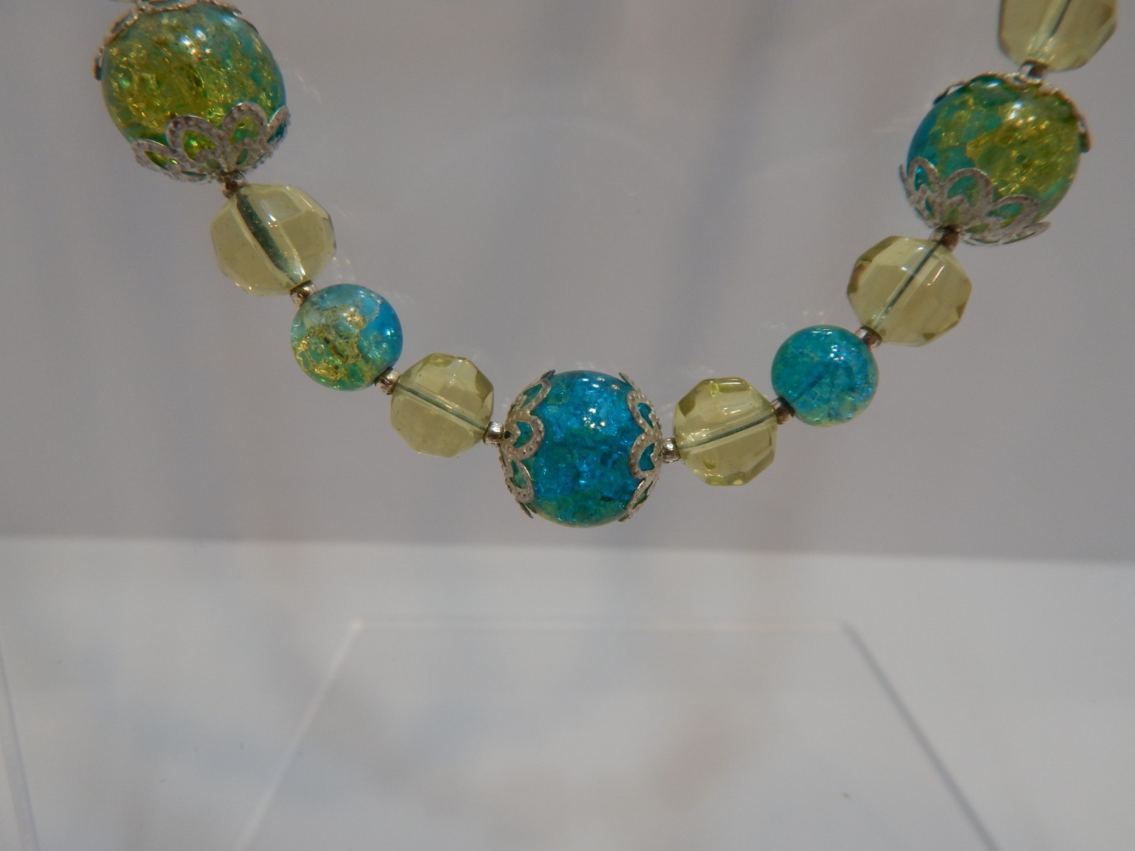 necklace women 20in Blue/Green Cracked glass with silvertone bead caps (A1)
