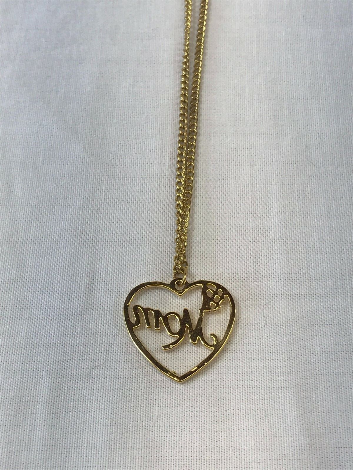 Number One Mom Necklace Heart Pendant Gold 18 Inch Chain New in Case Mothers Day