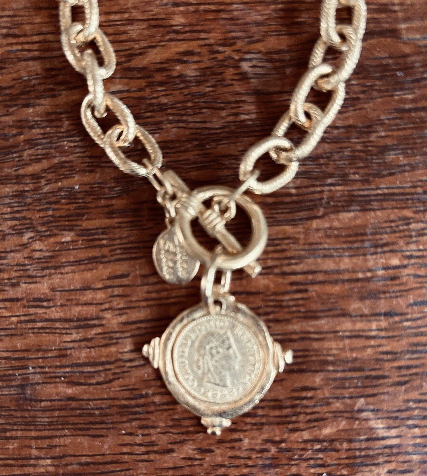 Susan Shaw Goldtone Confederation Helvetica 1948 Medallion 20” Chain Necklace
