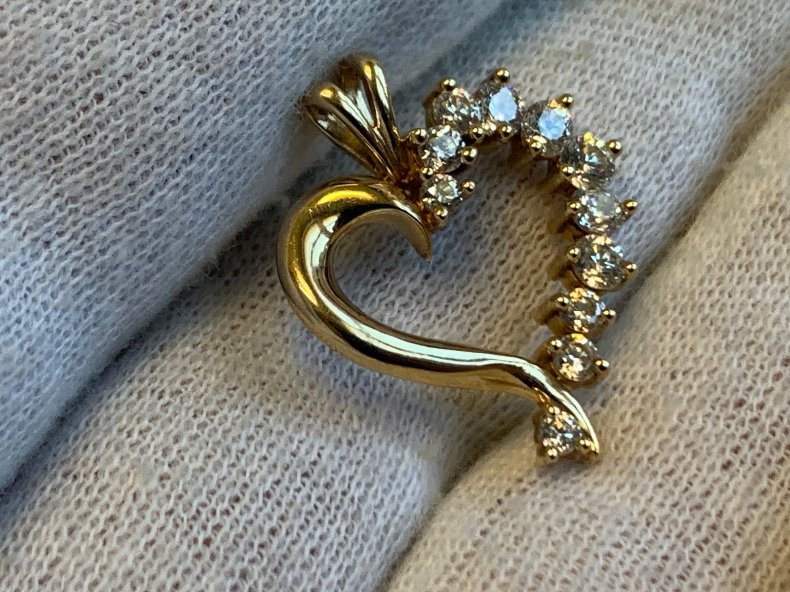 10K Yellow Gold Heart Pendant 1.87g Fine Jewelry Cubic Zirconia Charm *READ*