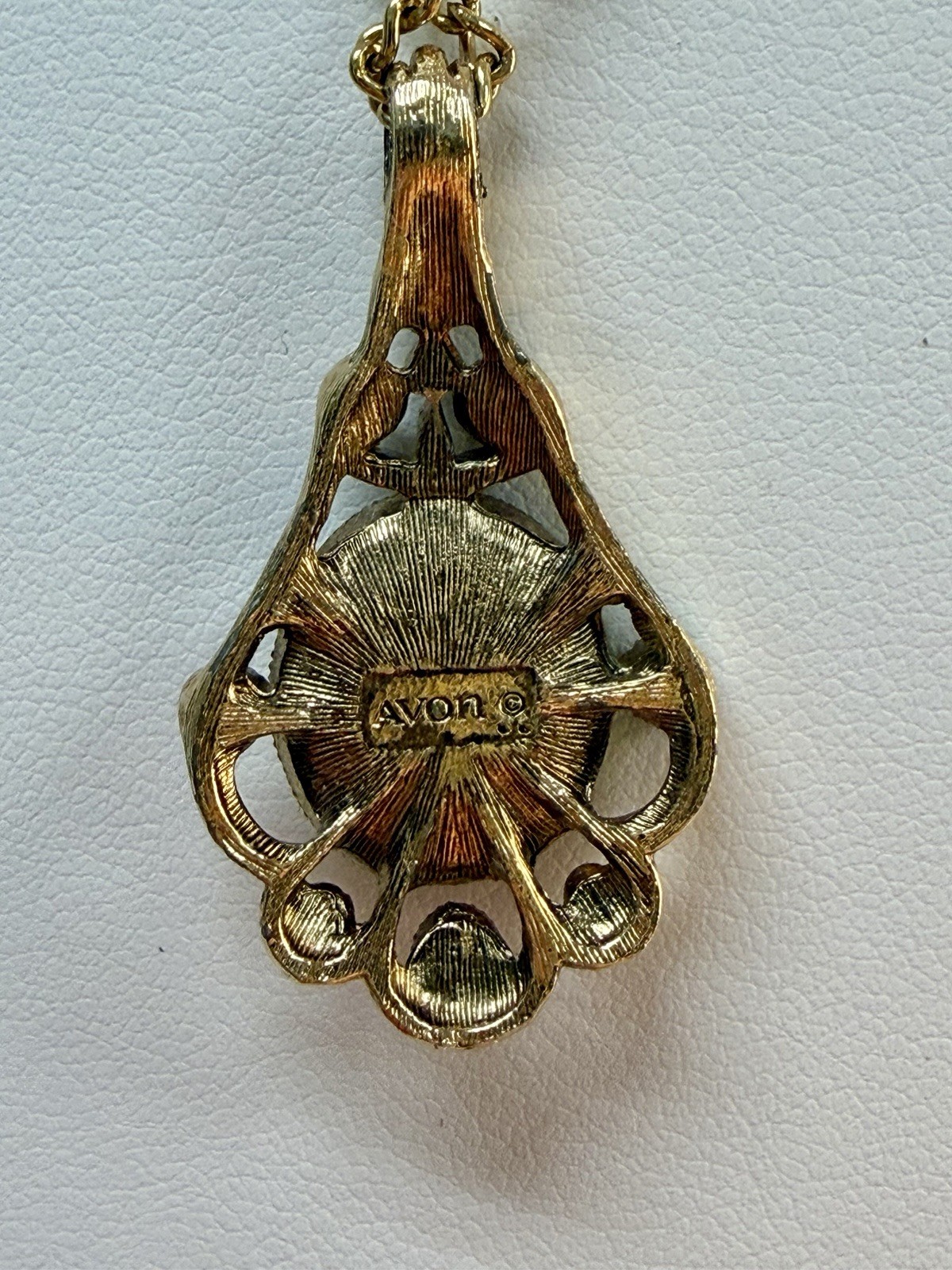 Vintage Avon 70’s Versailles Pendant Gold Tone