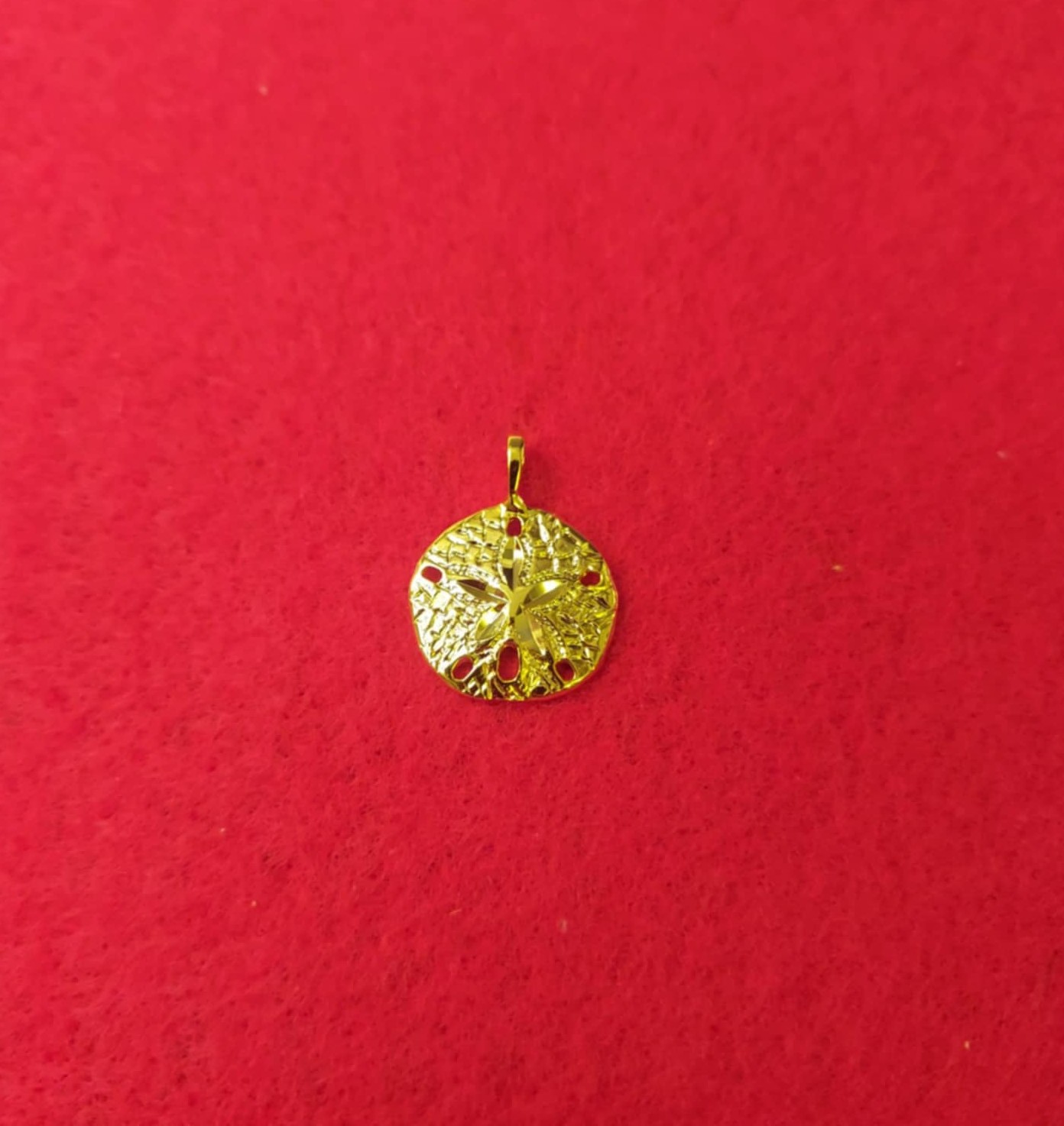 14KT GOLD PLATED SAND DOLLAR DIAMOND CUT CHARM – 2033