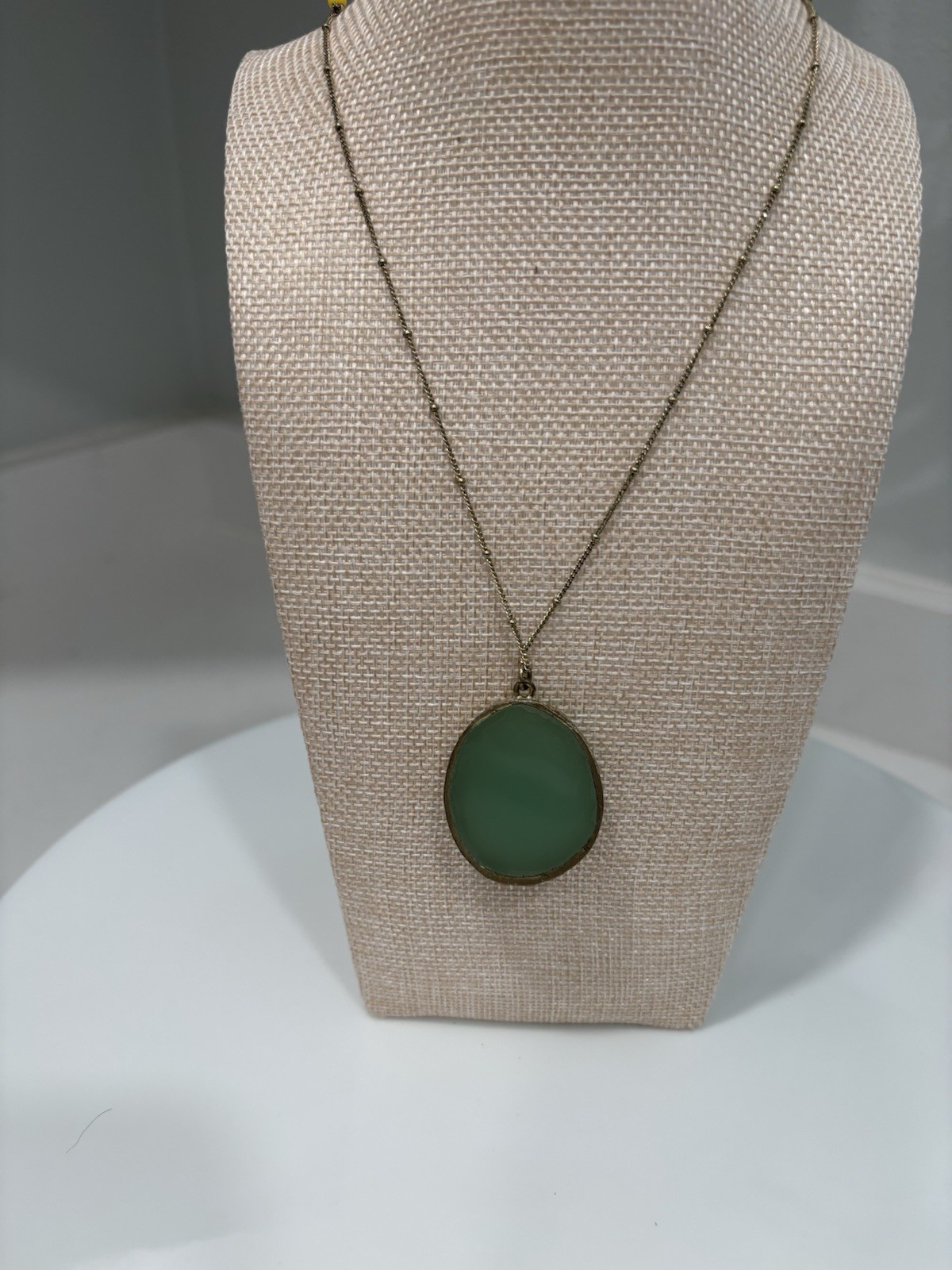 Charming Charlie Gold Tone Cable Chain Green Oval Agate Pendant Signed 18-20in
