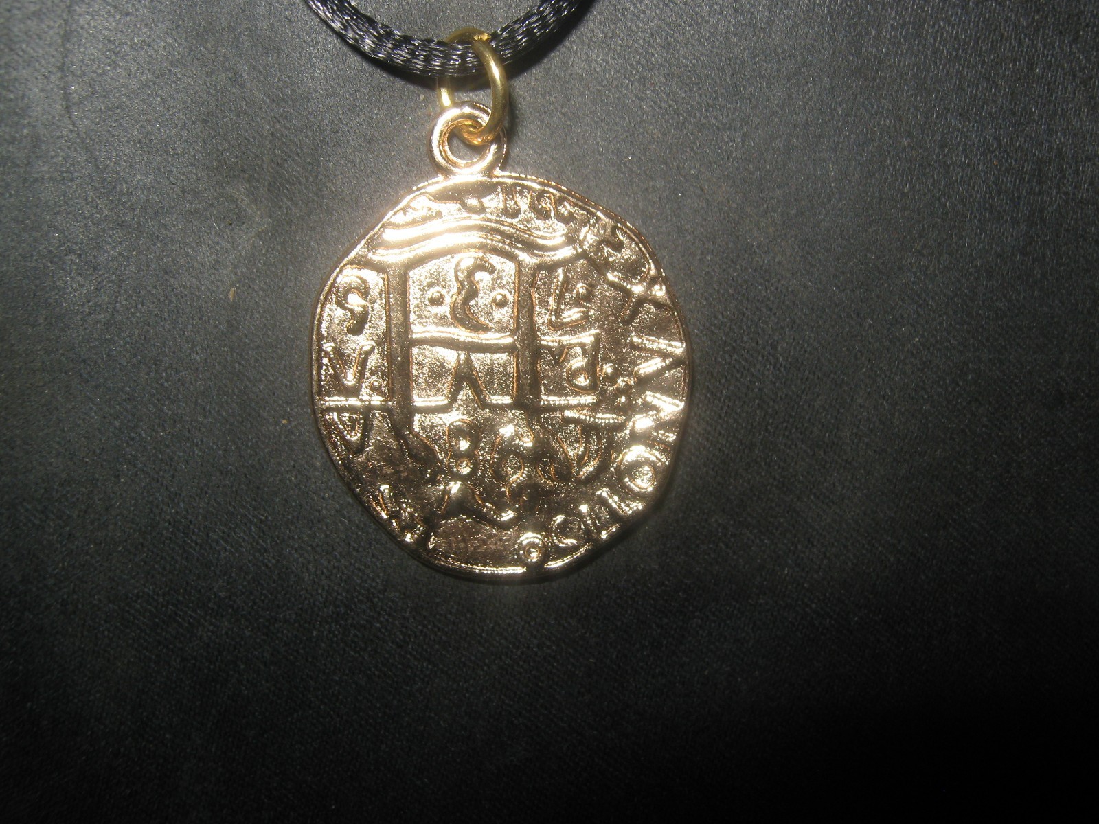 25MM Zinc Spanish Gold Tone Coin Pieces Of Eight Pirate Charm Pendant Necklace