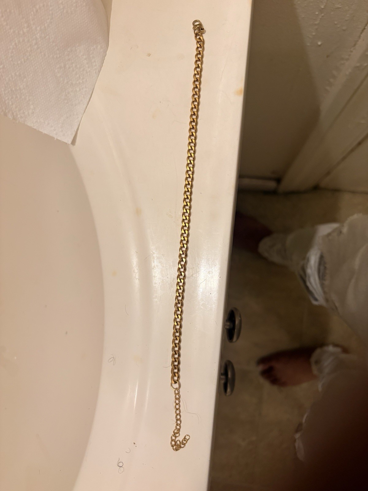 Gold Tone Curb Link Chain Necklace Metal Lobster Clasp No Stone