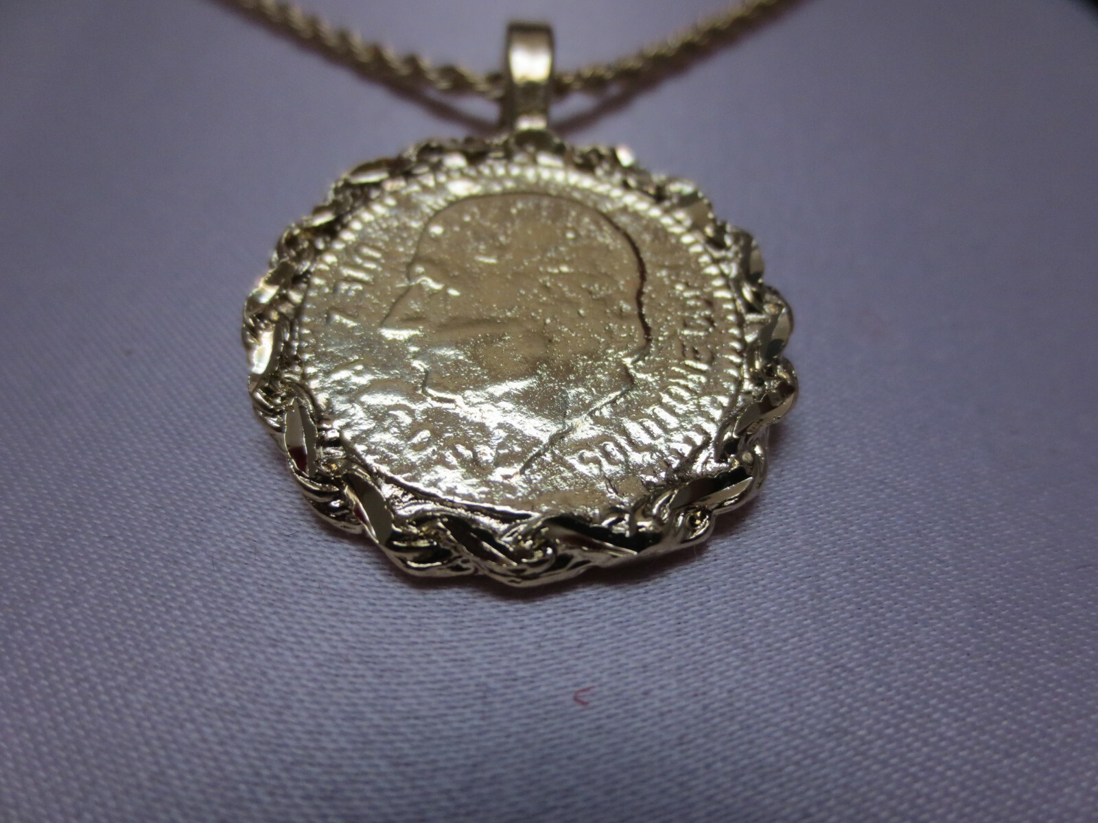 14 KT GOLD PLATED 2 SIDED MEXICAN COIN CHARM PENDANT W/ 18″ 2.5MM ROPE SET-2200