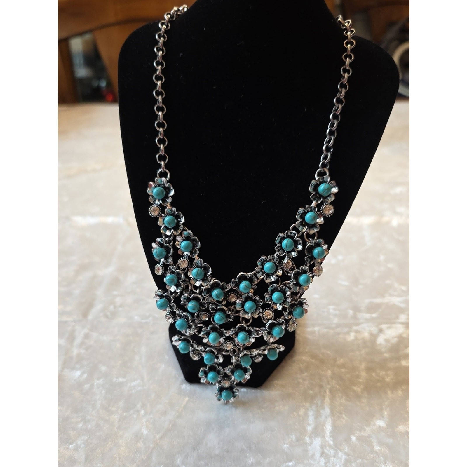 NWT Faux Turquoise Floral Cluster Bib Boho Southwestern Statement Necklace