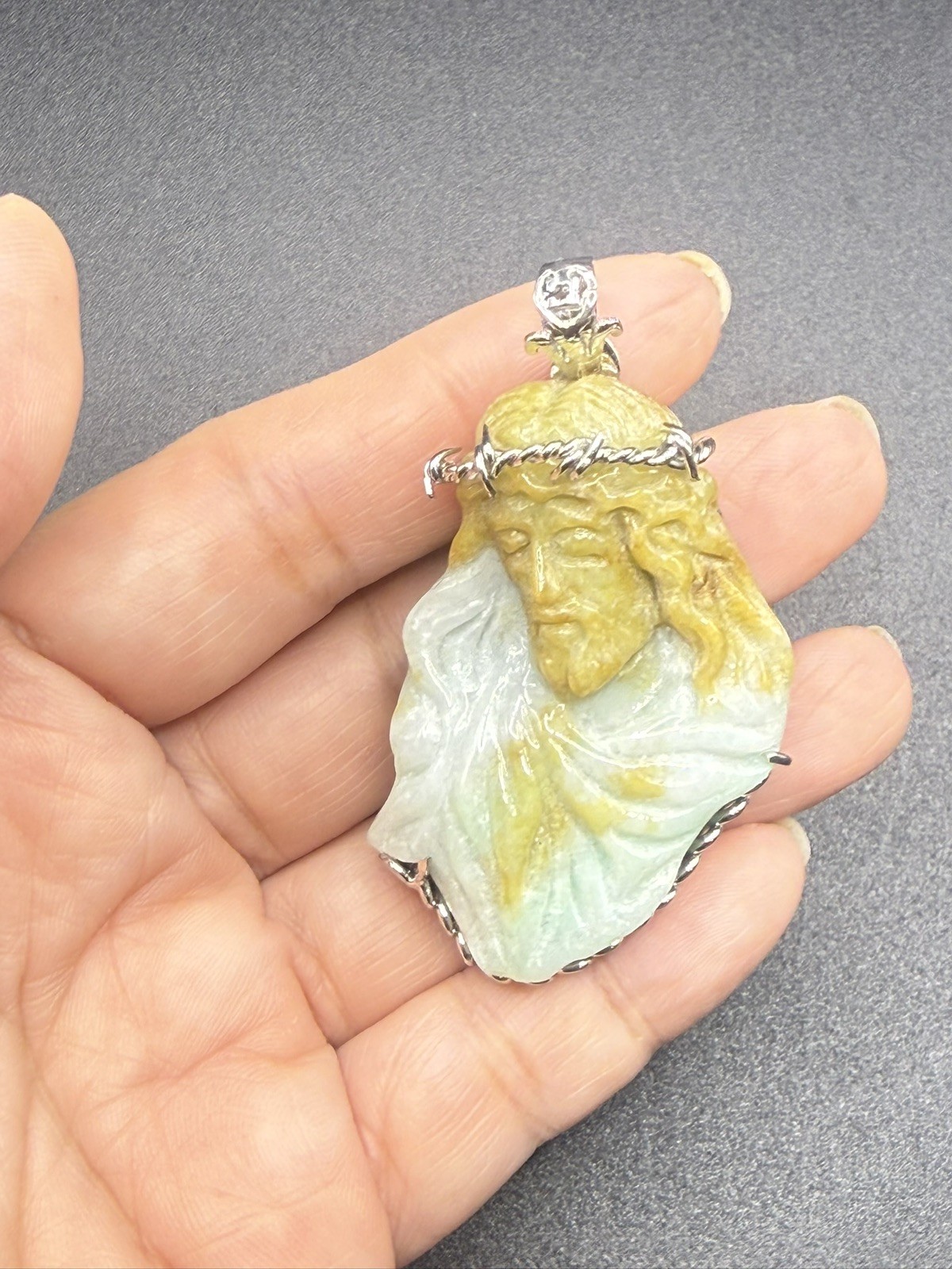 100% Natural Jade Jesus Pendant . 100% Natural Color. Mặt Chúa
