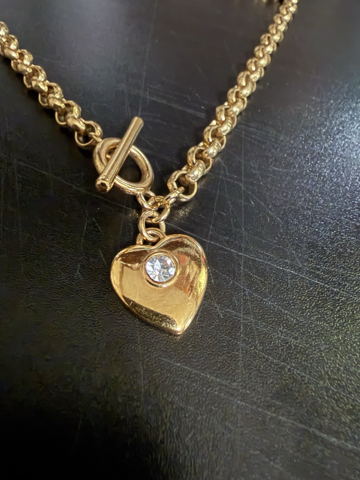Gold Tone 16” Rolo Chain Necklace Toggle Closure Heart Charm White Crystal