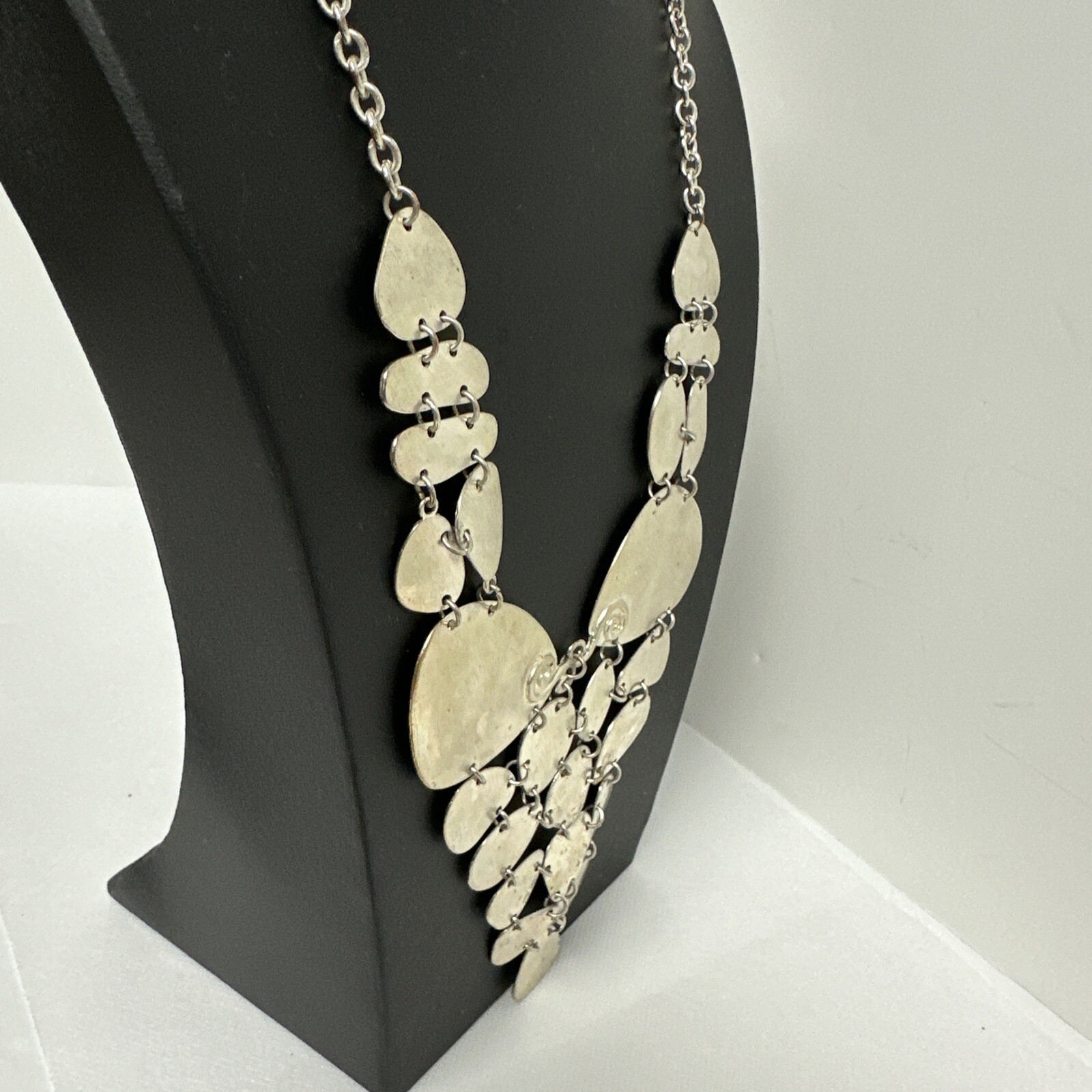 Pre-owned A.N.A. NEW YORK Approach Statement SilverTone Necklace Chunky Bib